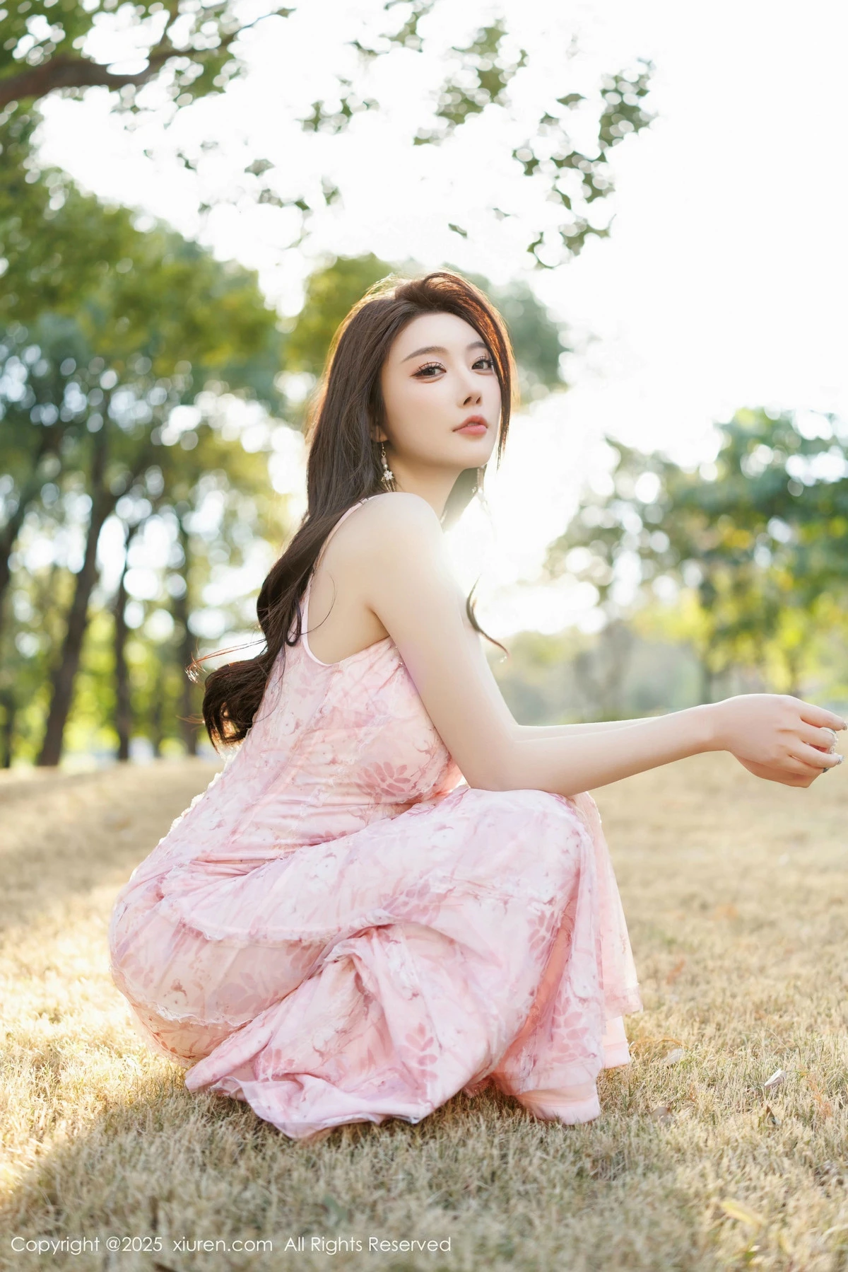 2kmn.vip_[XiuRen秀人网]No.9886_女神杨晨晨Yome粉色连衣裙+白色珍珠内衣秀丰腴身材诱惑写真81P