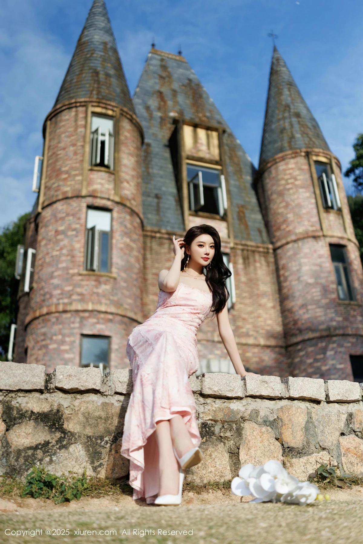 2kmn.vip_[XiuRen秀人网]No.9886_女神杨晨晨Yome粉色连衣裙+白色珍珠内衣秀丰腴身材诱惑写真81P