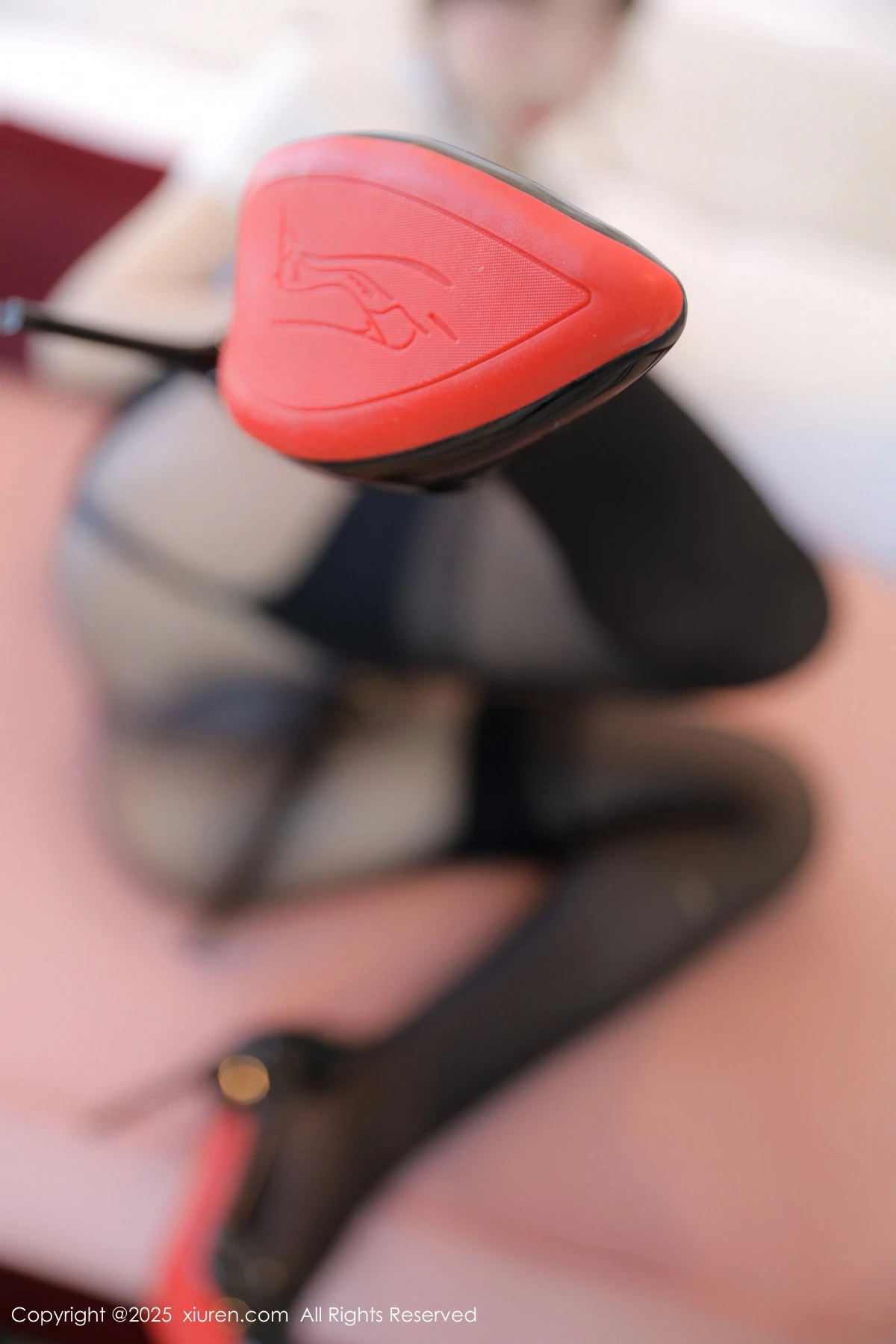 2kmn.vip_[XiuRen秀人网]No.9887_模特桃妖夭性感白色蕾丝内衣配白色丝袜秀曼妙身姿惹火诱惑写真97P