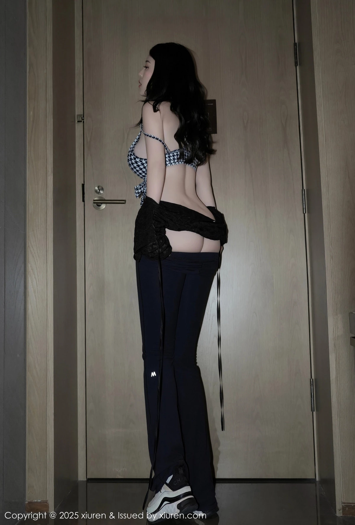 2kmn.vip_[XiuRen秀人网]No.9883_模特白茹雪abby性感黑色露肩连衣短裙秀丰腴身材完美诱惑写真69P