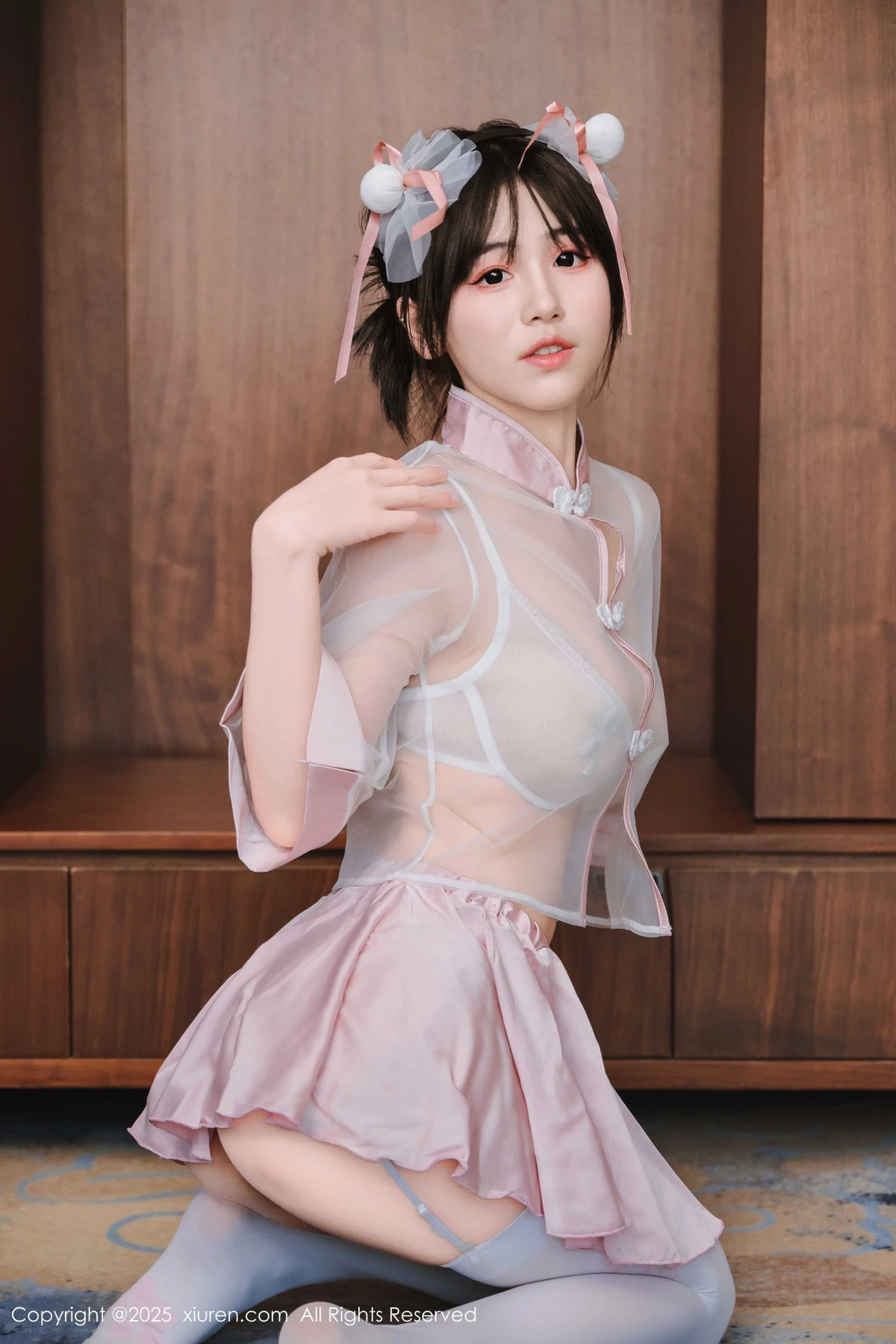 2kmn.vip_[XiuRen秀人网]No.9763_模特奶芙乔乔性感粉色情趣内衣配白丝吊袜秀凹凸身材诱惑写真68P