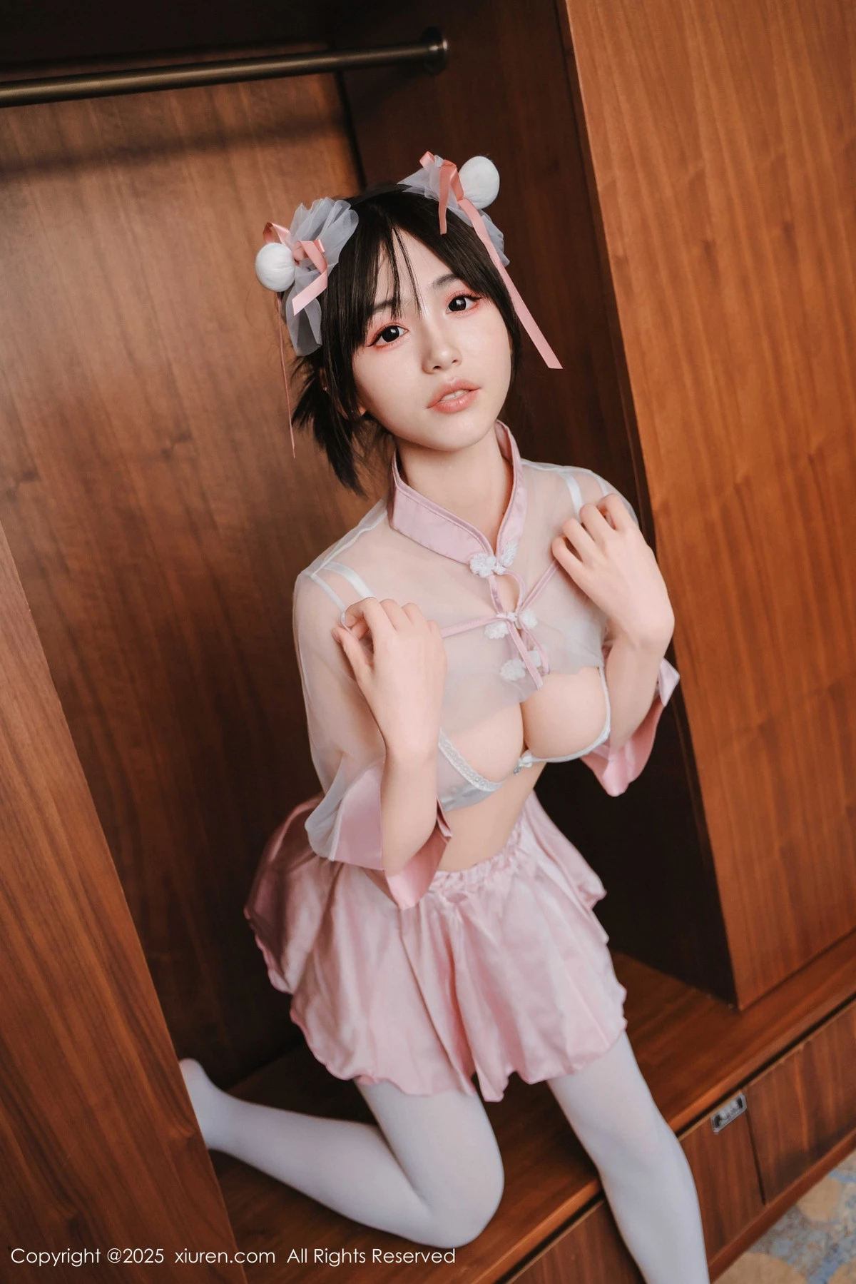 2kmn.vip_[XiuRen秀人网]No.9763_模特奶芙乔乔性感粉色情趣内衣配白丝吊袜秀凹凸身材诱惑写真68P