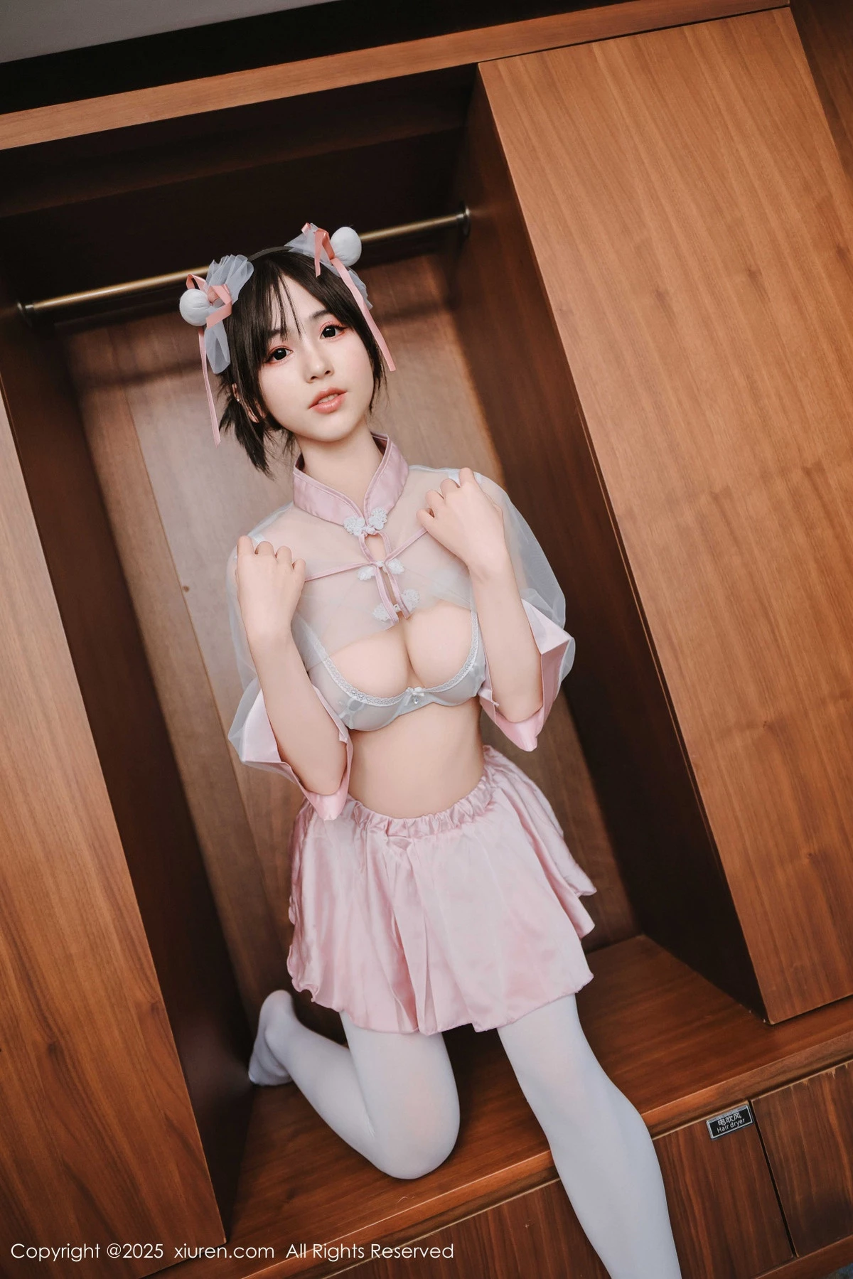 2kmn.vip_[XiuRen秀人网]No.9763_模特奶芙乔乔性感粉色情趣内衣配白丝吊袜秀凹凸身材诱惑写真68P