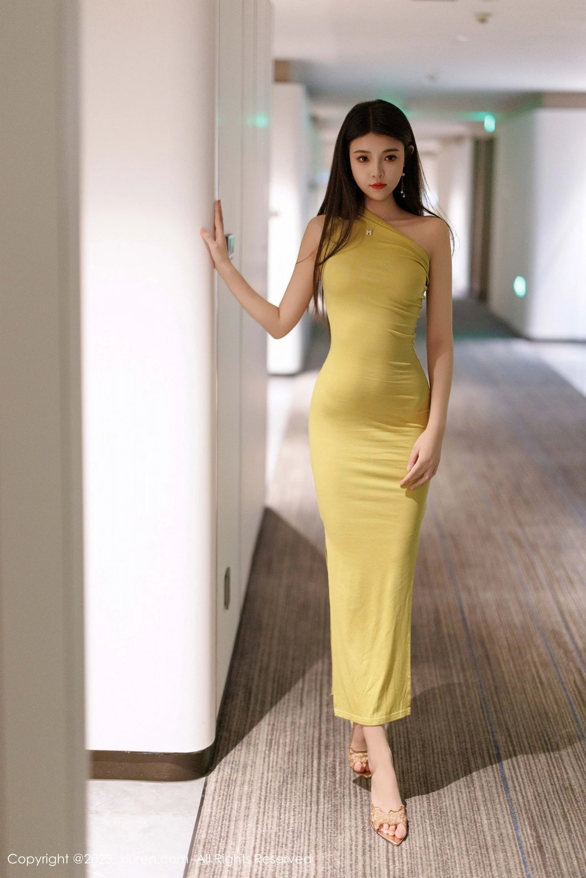 2kmn.vip_[XiuRen秀人网]No.9761_模特初梦瑶性感黄色连衣长裙+黑色蕾丝内衣秀曼妙身材诱惑写真83P