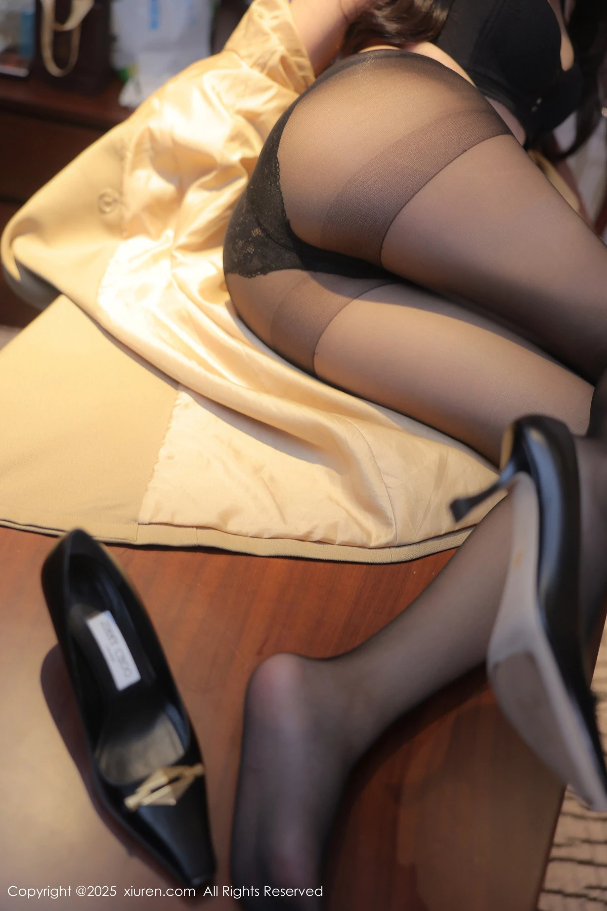 2kmn.vip_[XiuRen秀人网]No.9758_新人模特希雅sia性感黑色情趣内衣配超薄黑丝秀丰腴身材诱惑写真76P