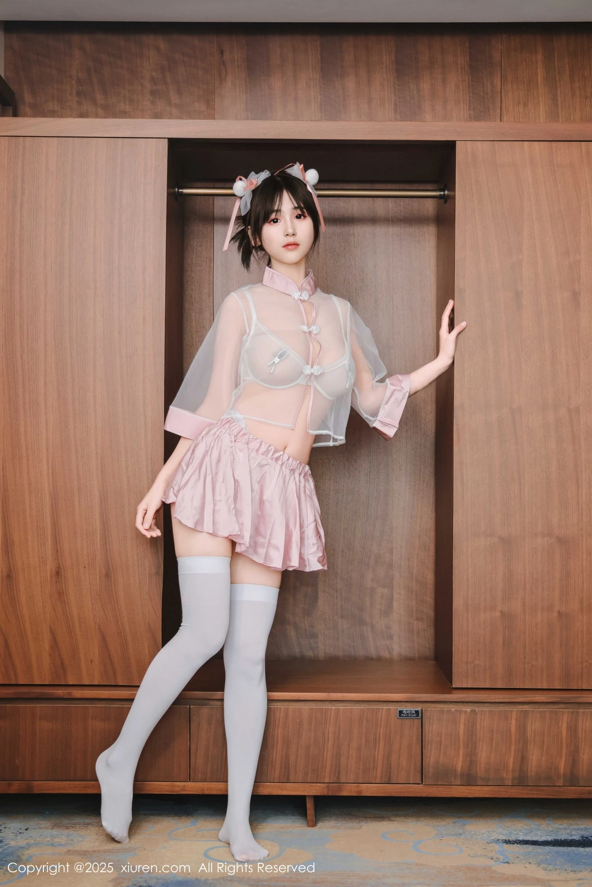 2kmn.vip_[XiuRen秀人网]No.9763_模特奶芙乔乔性感粉色情趣内衣配白丝吊袜秀凹凸身材诱惑写真68P