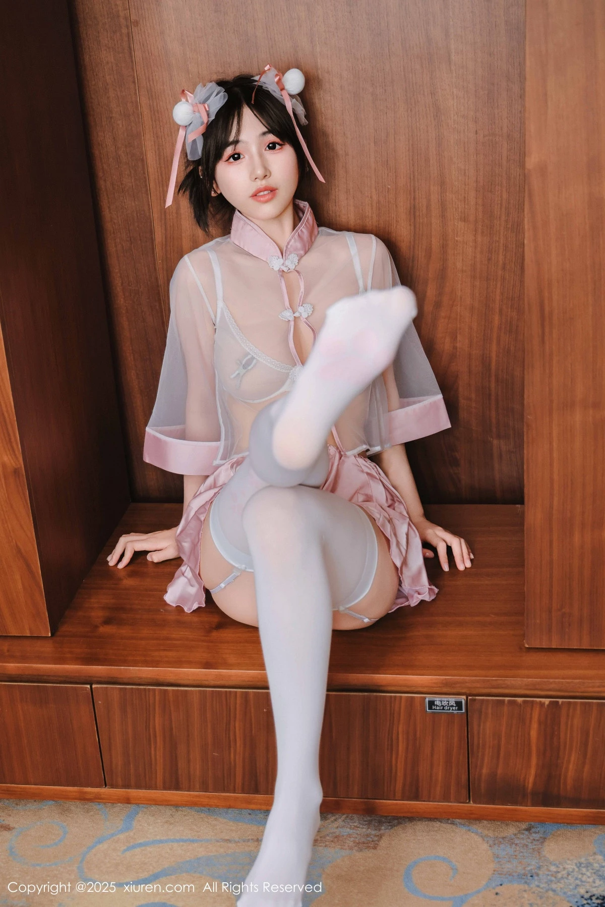 2kmn.vip_[XiuRen秀人网]No.9763_模特奶芙乔乔性感粉色情趣内衣配白丝吊袜秀凹凸身材诱惑写真68P