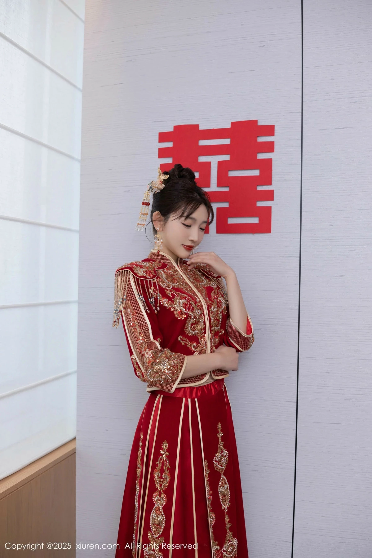 2kmn.vip_[XiuRen秀人网]No.9770_模特陆萱萱性感新娘装露红色内衣配超薄肉丝秀柔美身材诱惑写真82P