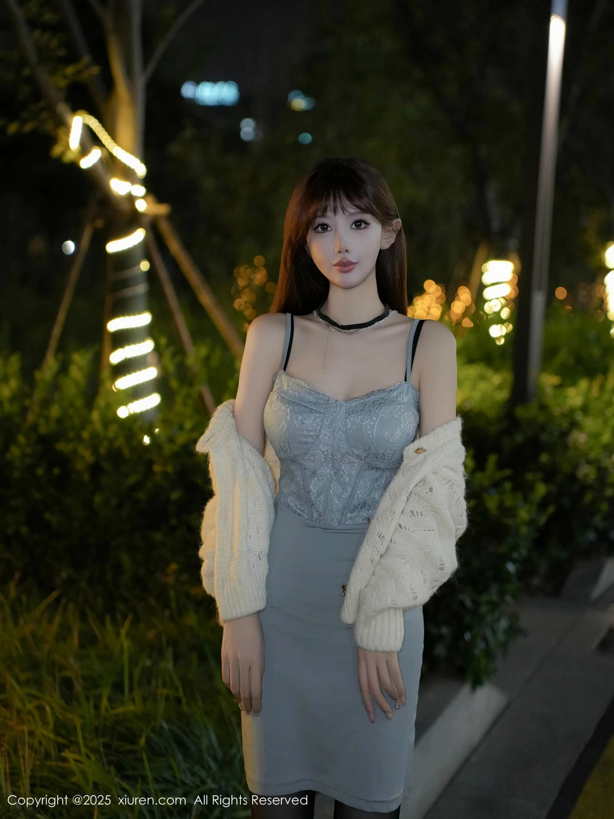 2kmn.vip_[XiuRen秀人网]No.9765_模特李金金蓝色吊带裙露黑色内衣配黑丝吊袜秀凹凸身材诱惑写真74P