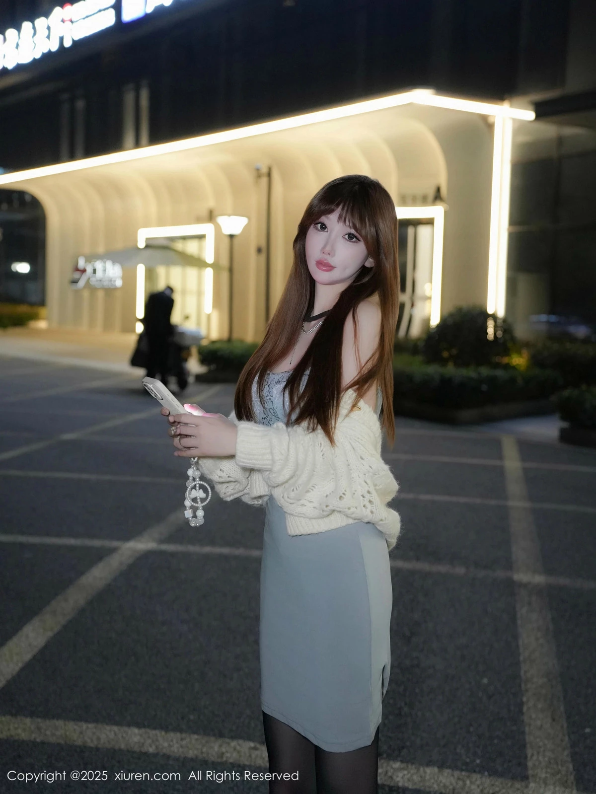 2kmn.vip_[XiuRen秀人网]No.9765_模特李金金蓝色吊带裙露黑色内衣配黑丝吊袜秀凹凸身材诱惑写真74P