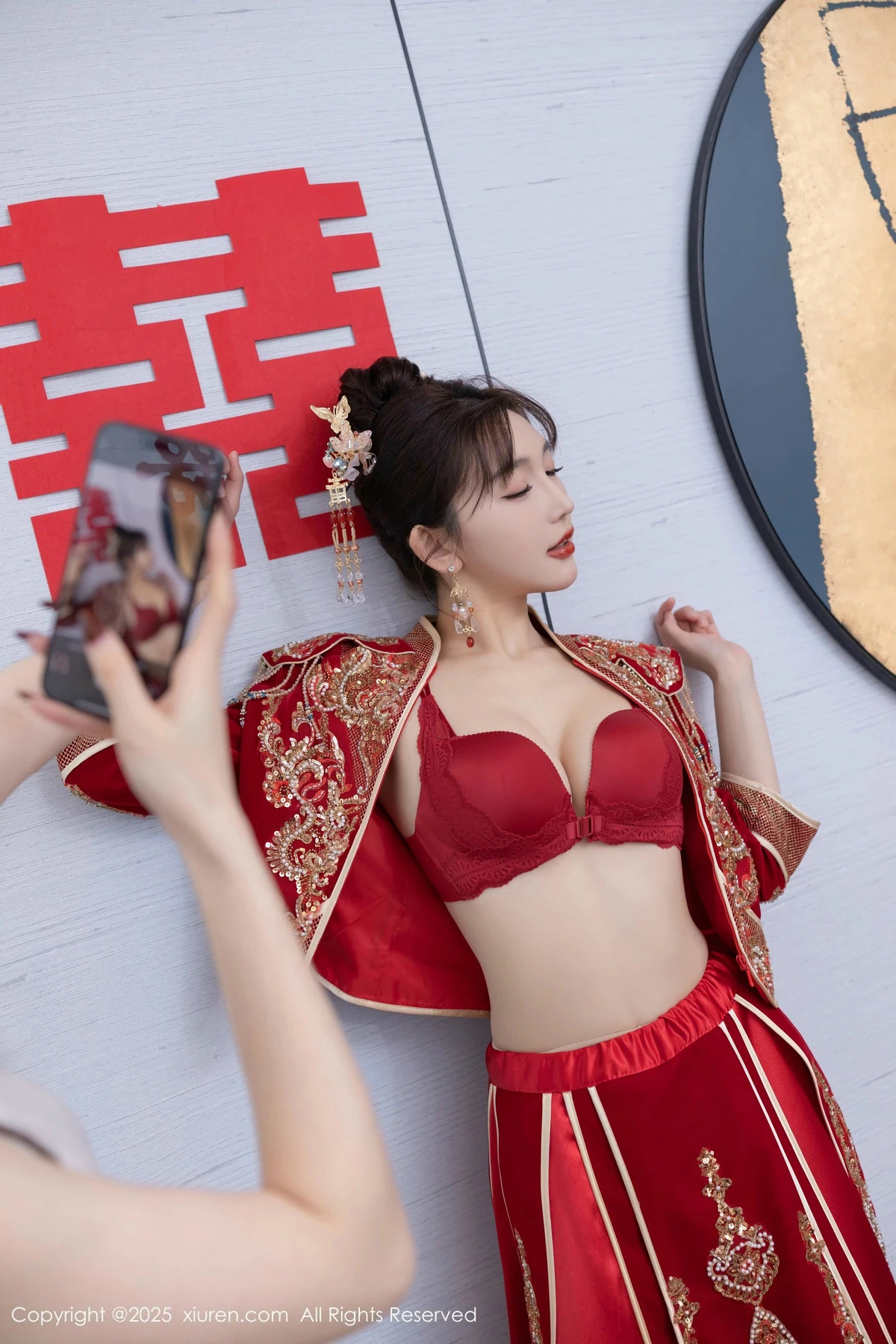 2kmn.vip_[XiuRen秀人网]No.9770_模特陆萱萱性感新娘装露红色内衣配超薄肉丝秀柔美身材诱惑写真82P