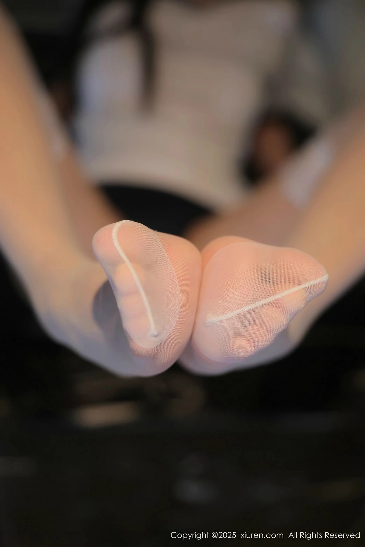 2kmn.vip_[XiuRen秀人网]No.9766_模特爱酱里浴室场景性感白色T配白丝袜半脱秀惹火身材诱惑写真81P