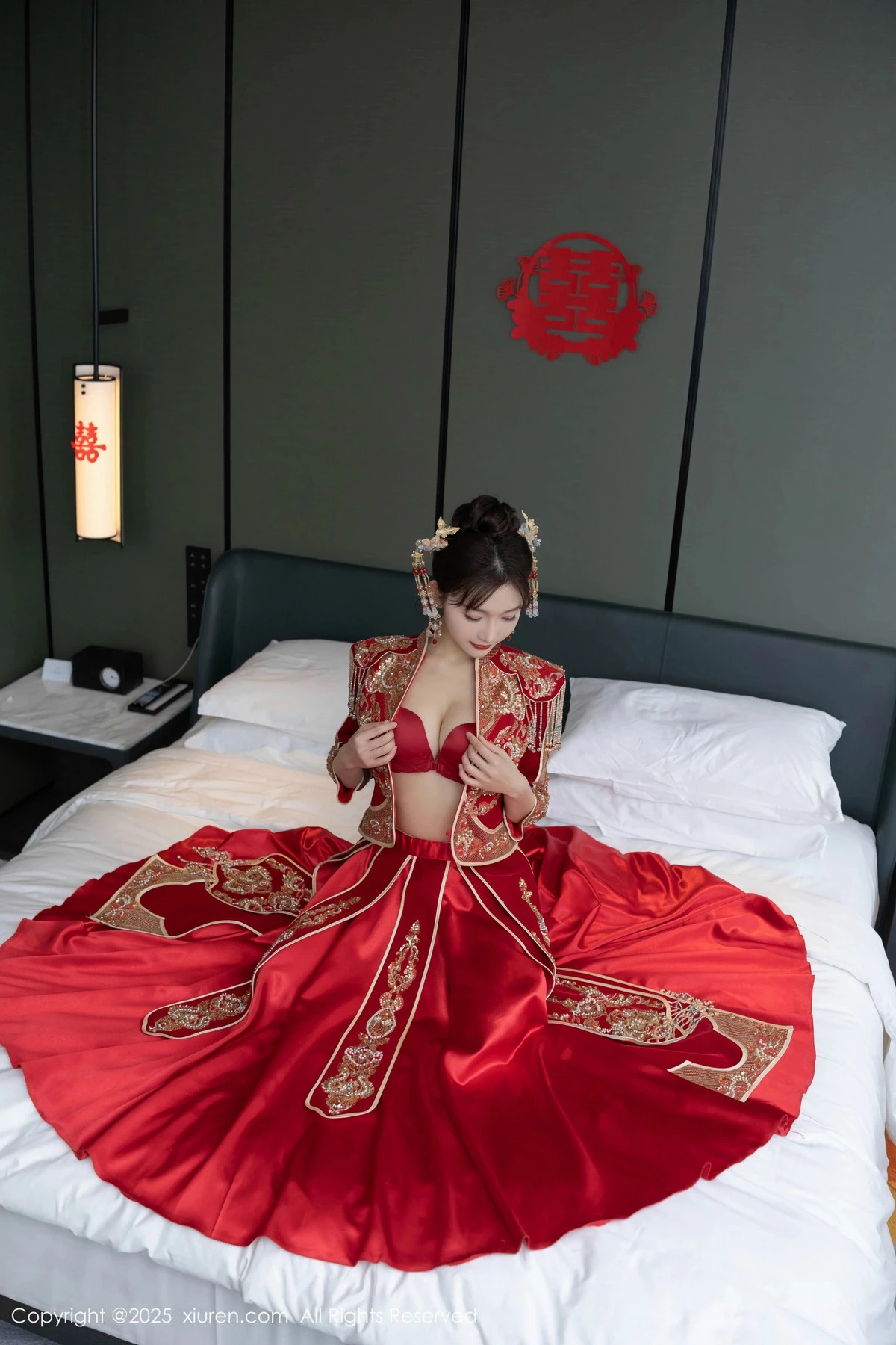 2kmn.vip_[XiuRen秀人网]No.9770_模特陆萱萱性感新娘装露红色内衣配超薄肉丝秀柔美身材诱惑写真82P