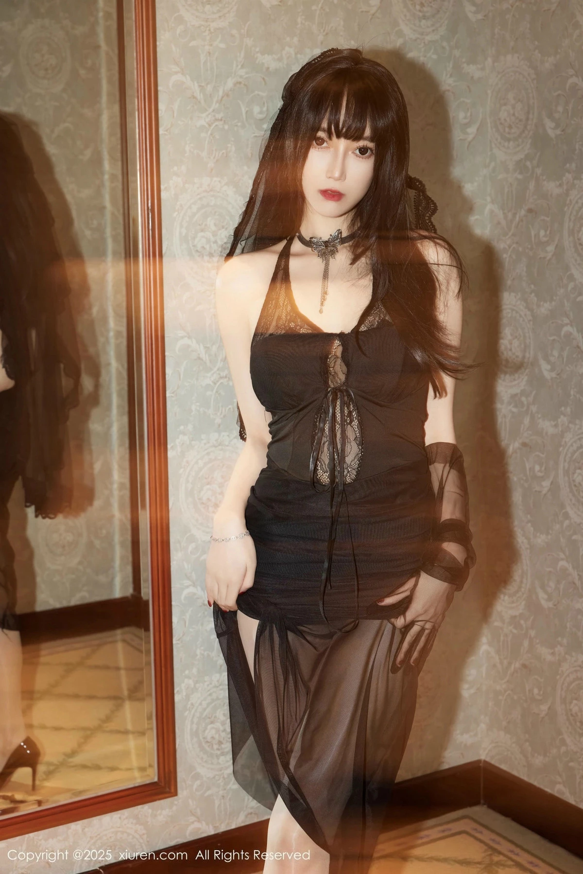 2kmn.vip_[XiuRen秀人网]No.9773_模特玥儿玥er性感黑色蕾丝连衣裙配超薄肉丝秀曼妙身材诱惑写真72P