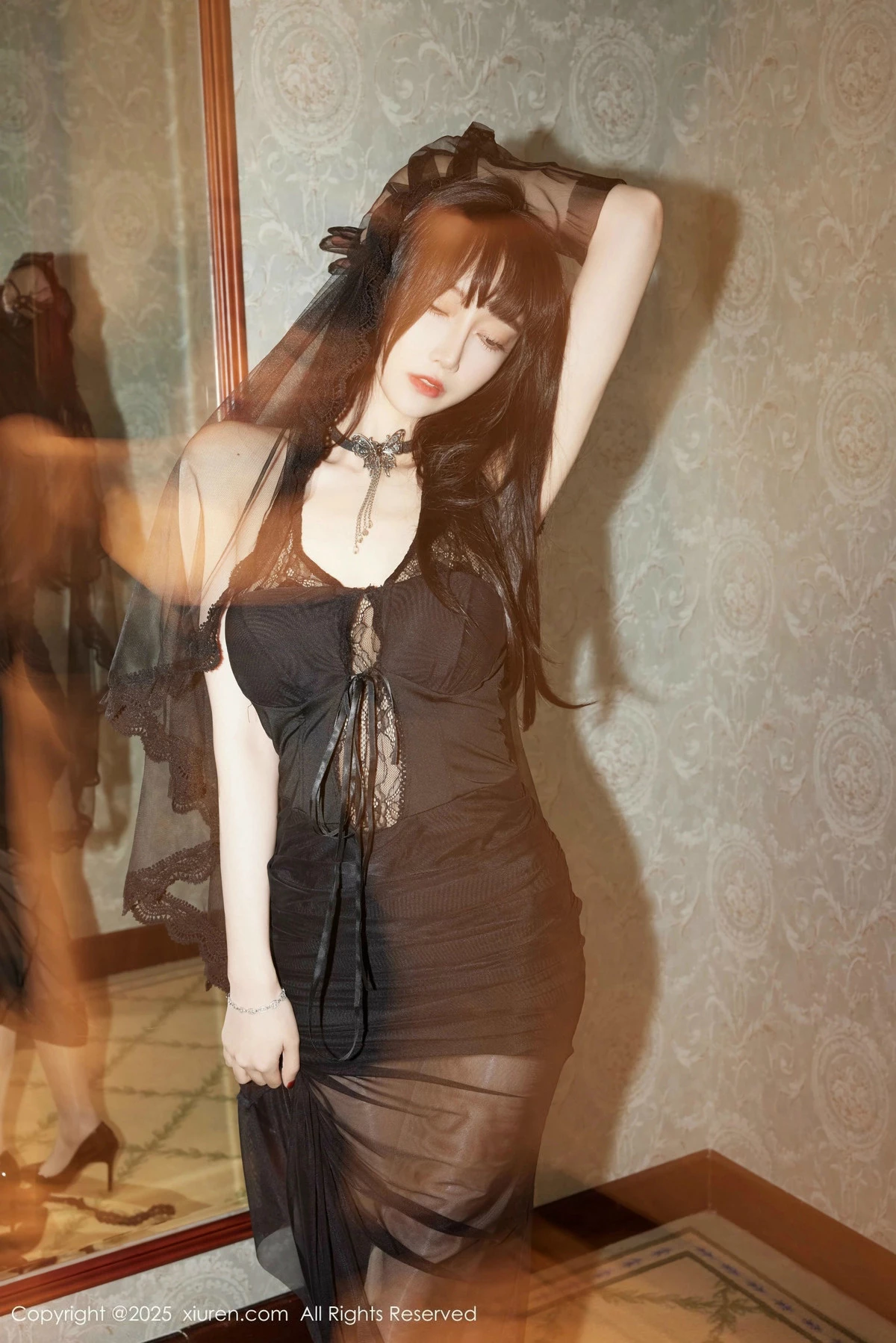 2kmn.vip_[XiuRen秀人网]No.9773_模特玥儿玥er性感黑色蕾丝连衣裙配超薄肉丝秀曼妙身材诱惑写真72P