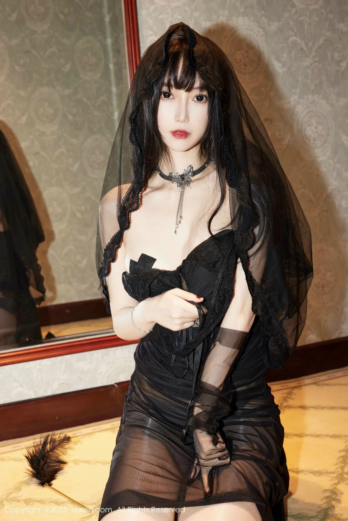 2kmn.vip_[XiuRen秀人网]No.9773_模特玥儿玥er性感黑色蕾丝连衣裙配超薄肉丝秀曼妙身材诱惑写真72P