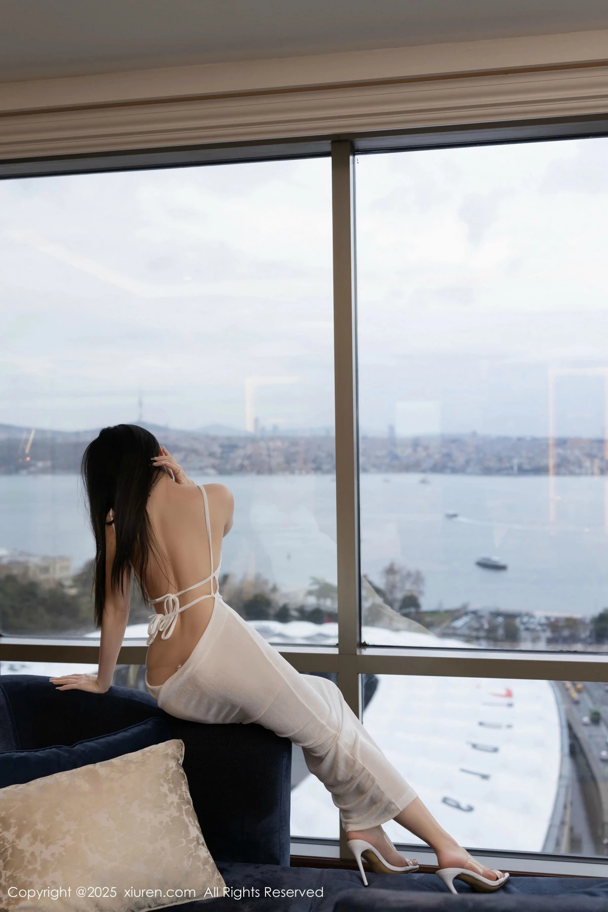 2kmn.vip_[XiuRen秀人网]No.9780_模特鱼子酱Fish私房性感白色透视连衣长裙秀惹火身材诱惑写真80P