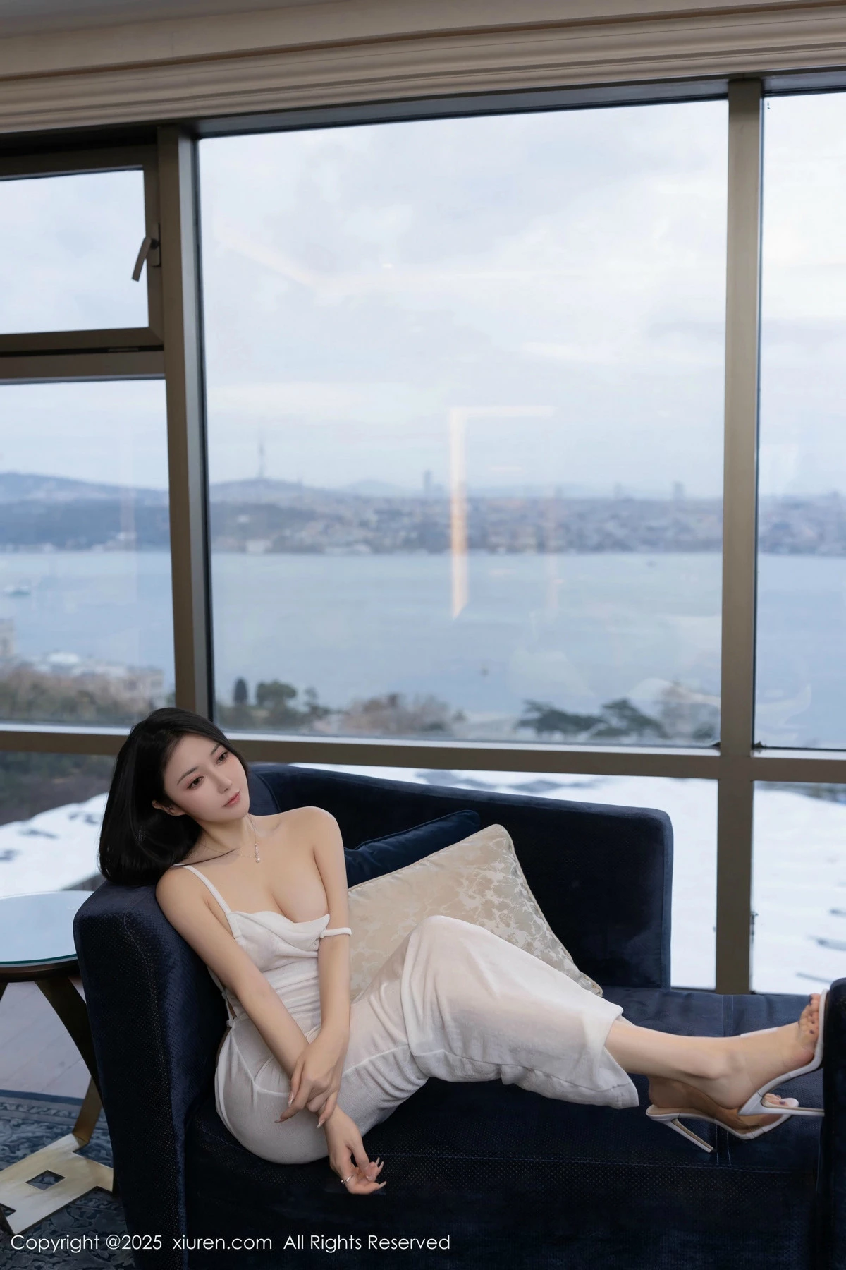 2kmn.vip_[XiuRen秀人网]No.9780_模特鱼子酱Fish私房性感白色透视连衣长裙秀惹火身材诱惑写真80P