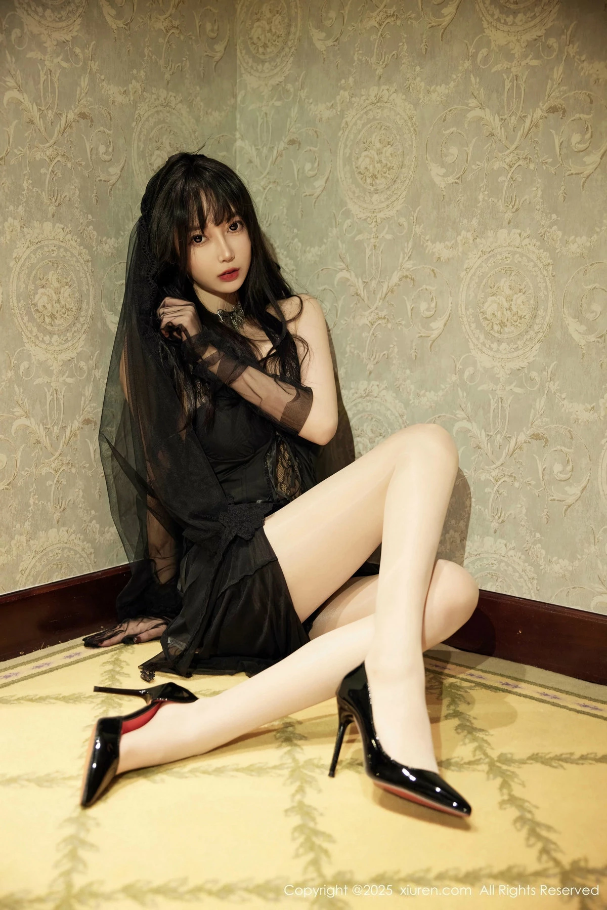 2kmn.vip_[XiuRen秀人网]No.9773_模特玥儿玥er性感黑色蕾丝连衣裙配超薄肉丝秀曼妙身材诱惑写真72P