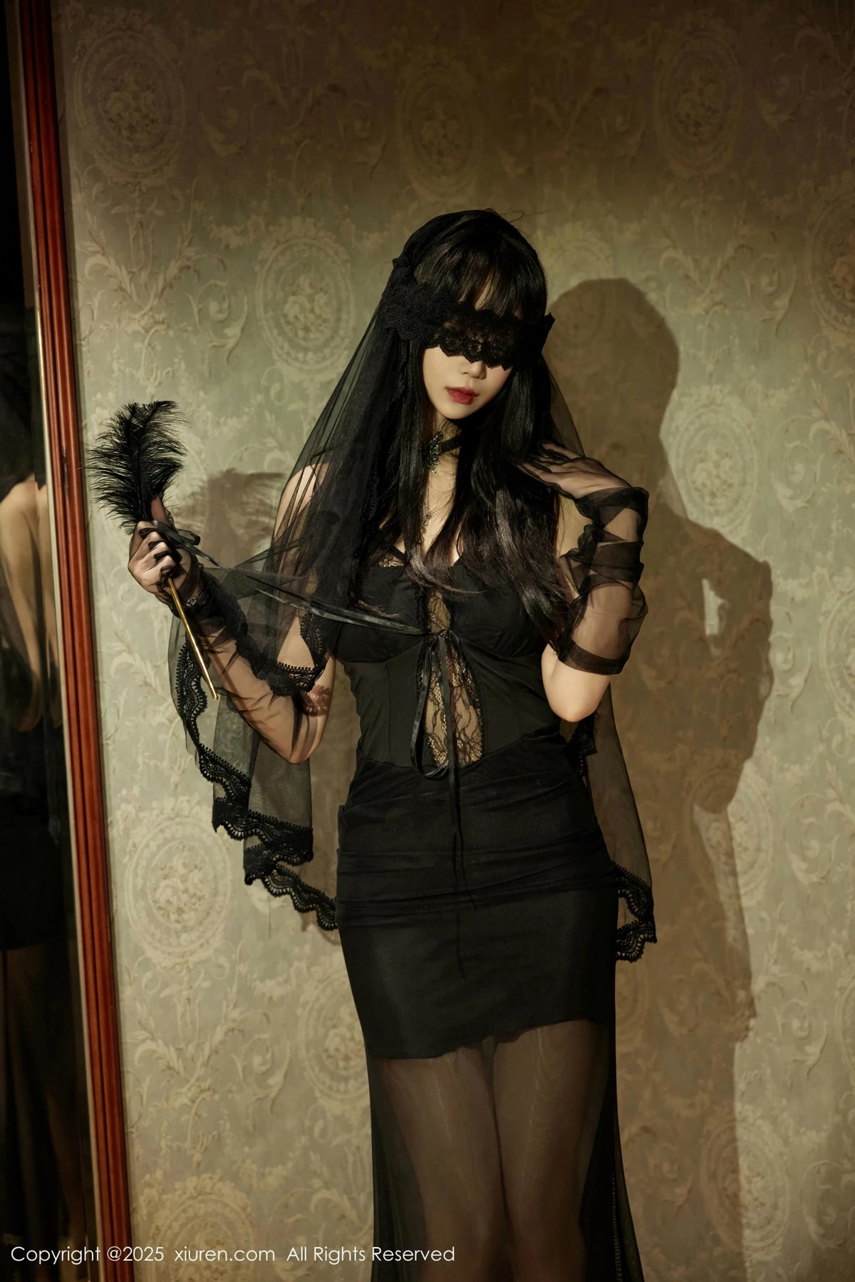 2kmn.vip_[XiuRen秀人网]No.9773_模特玥儿玥er性感黑色蕾丝连衣裙配超薄肉丝秀曼妙身材诱惑写真72P