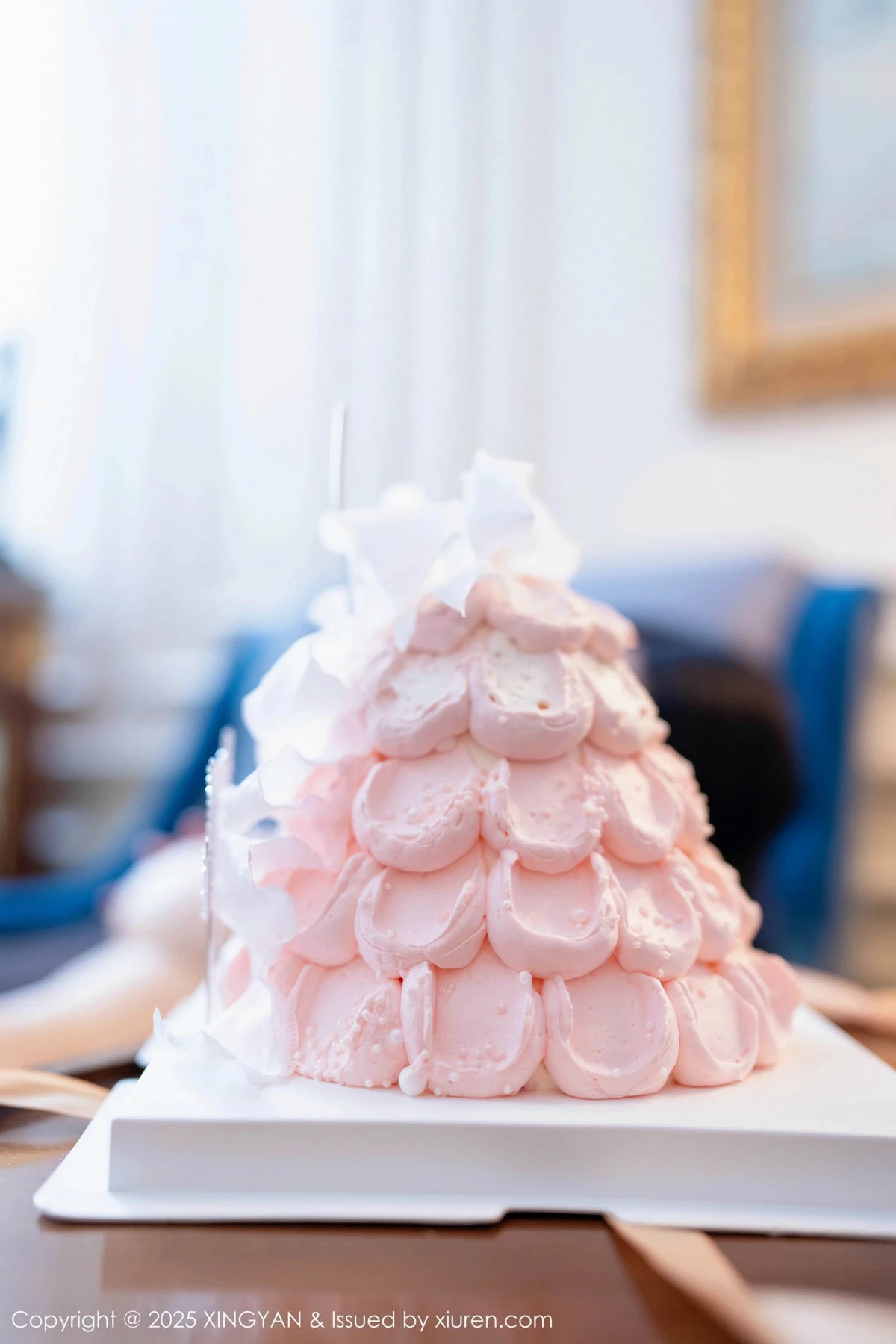 2kmn.vip_[XINGYAN星颜社]VOL.301_模特潘思沁私房性感浅灰色睡袍半脱秀诱人胴体火辣诱惑写真80P