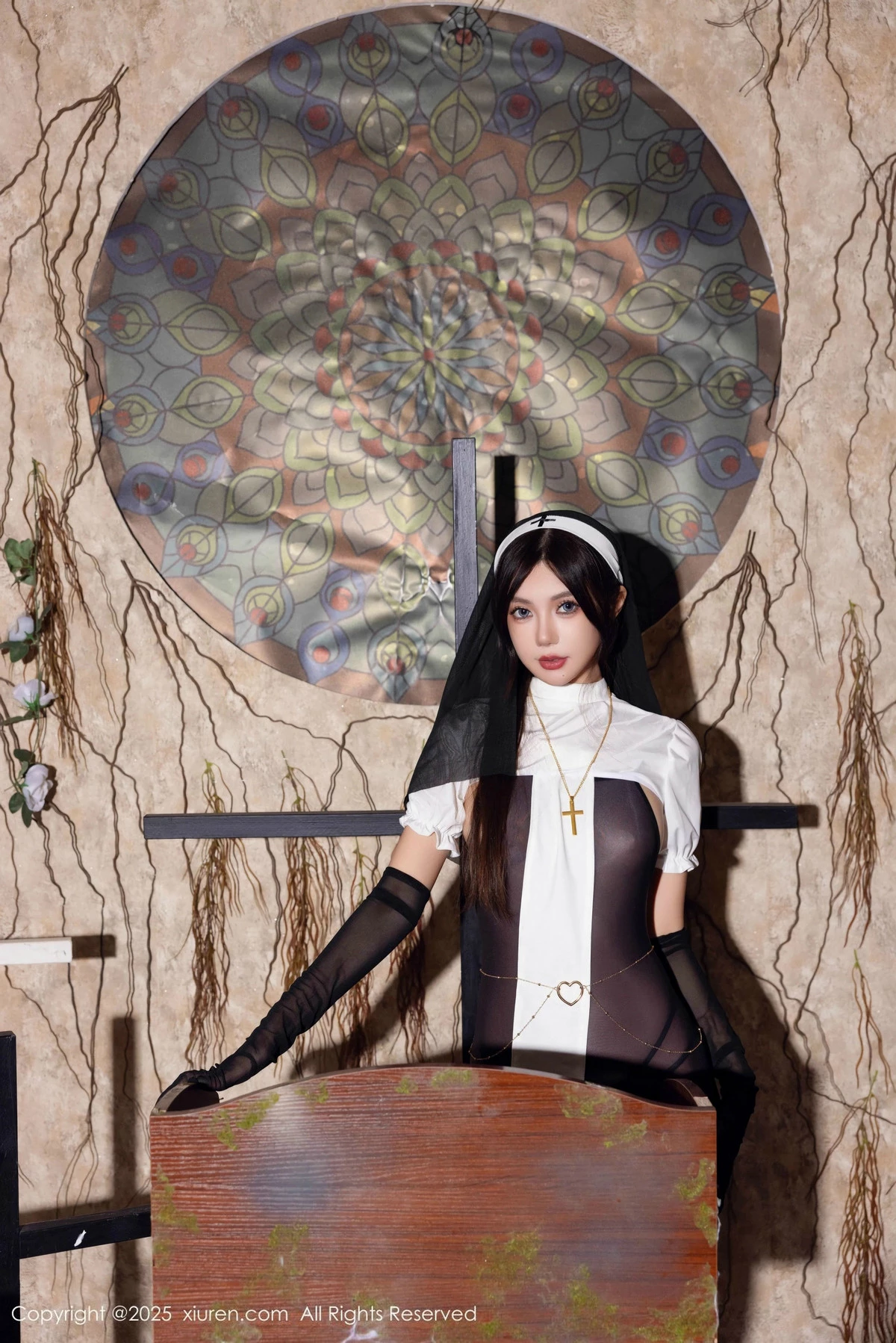 2kmn.vip_[XiuRen秀人网]No.9774_女神绮里嘉ula性感修女服饰配超薄连体黑丝秀完美身材诱惑写真79P