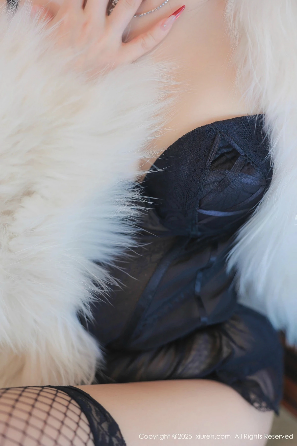 2kmn.vip_[XiuRen秀人网]No.9781_模特Candy糖糖性感黑色情趣内衣配黑丝网袜秀完美身材诱惑写真80P