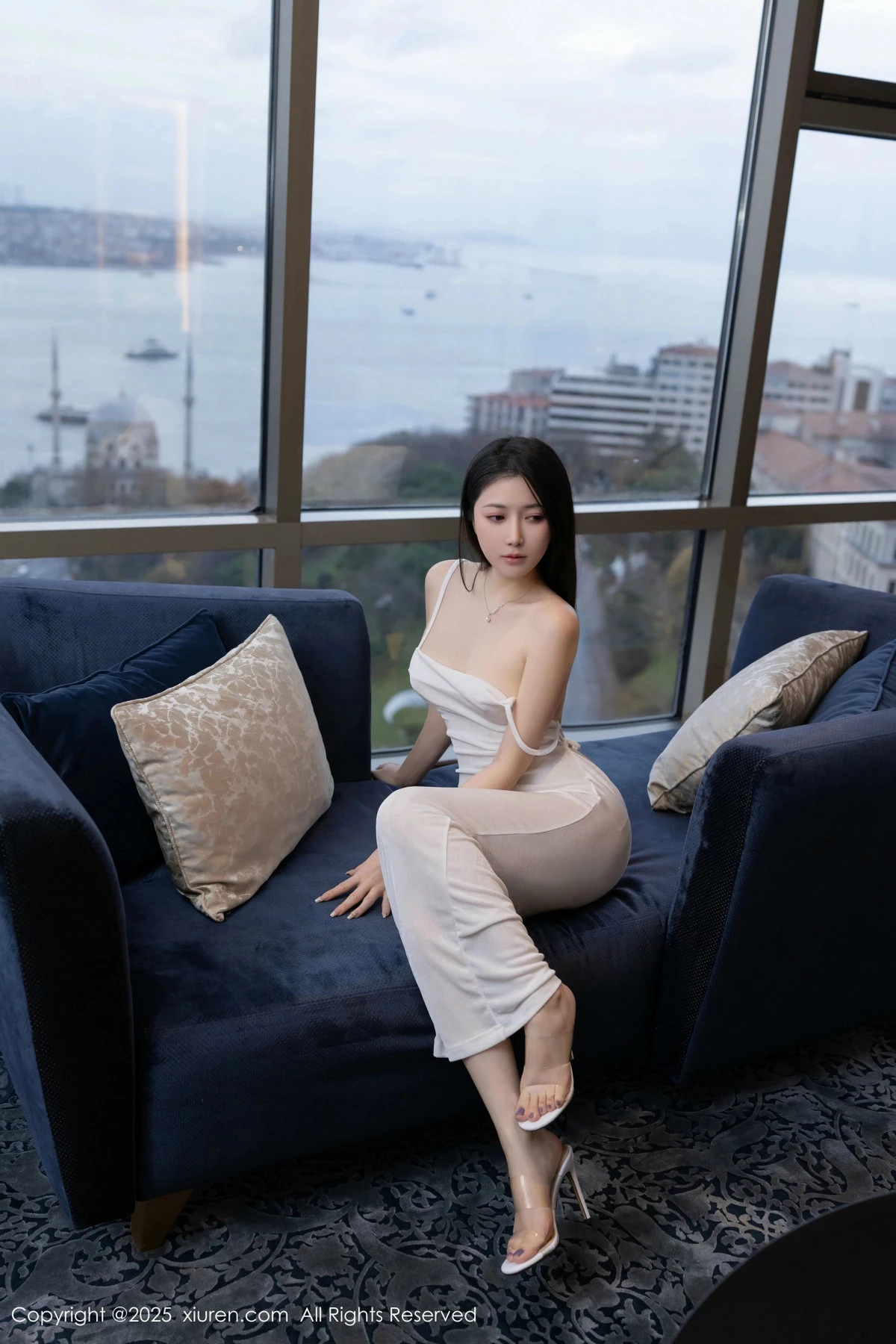 2kmn.vip_[XiuRen秀人网]No.9780_模特鱼子酱Fish私房性感白色透视连衣长裙秀惹火身材诱惑写真80P