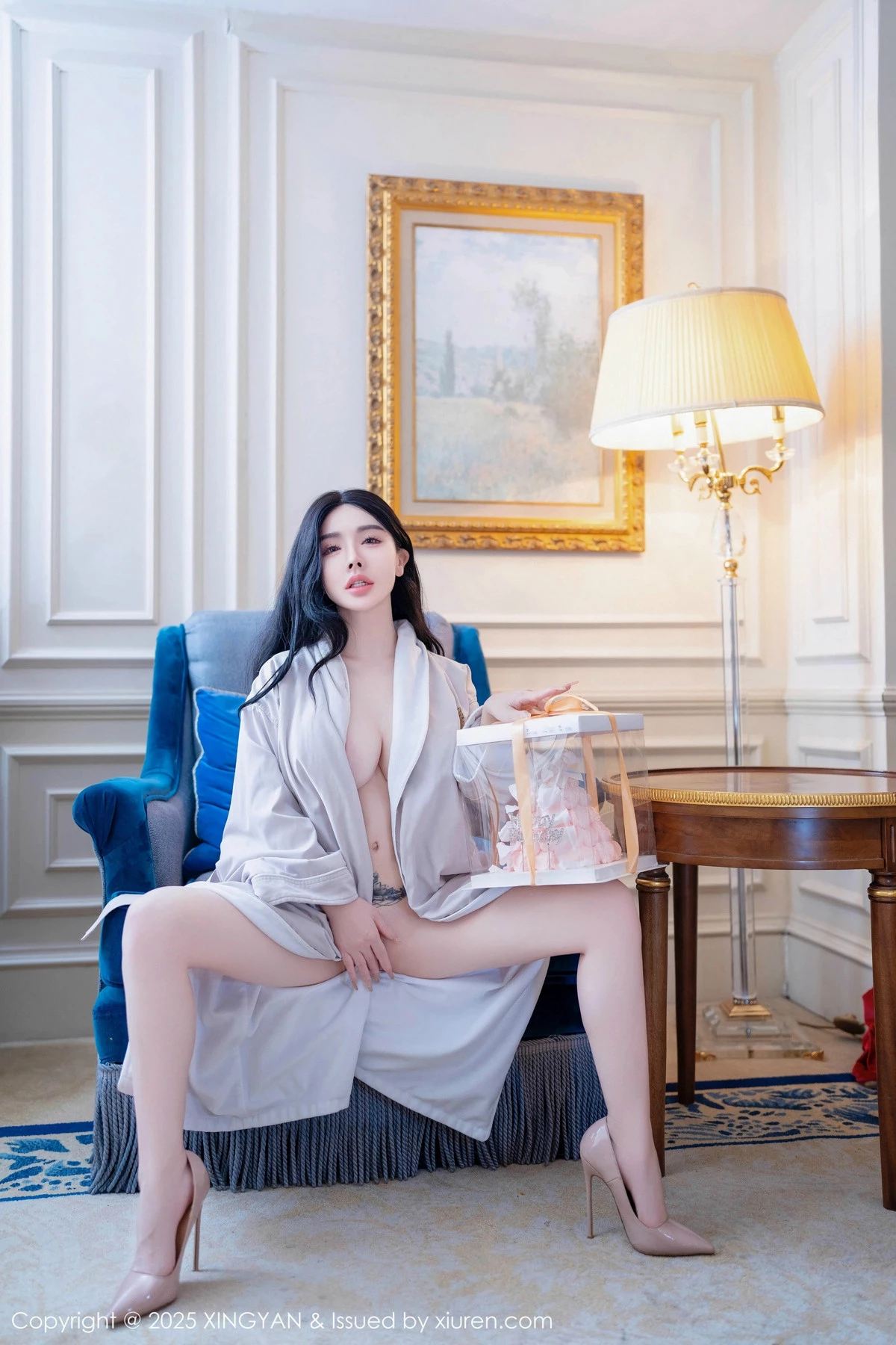 2kmn.vip_[XINGYAN星颜社]VOL.301_模特潘思沁私房性感浅灰色睡袍半脱秀诱人胴体火辣诱惑写真80P