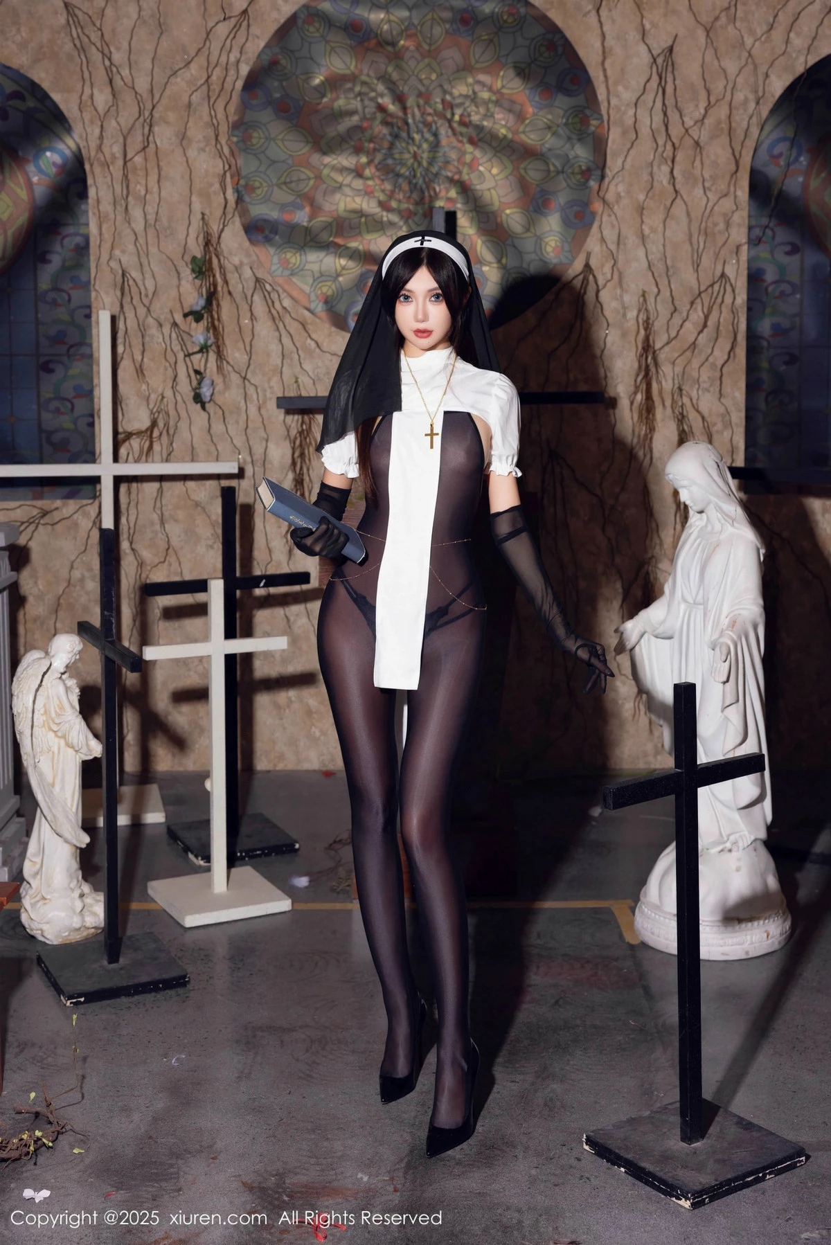 2kmn.vip_[XiuRen秀人网]No.9774_女神绮里嘉ula性感修女服饰配超薄连体黑丝秀完美身材诱惑写真79P