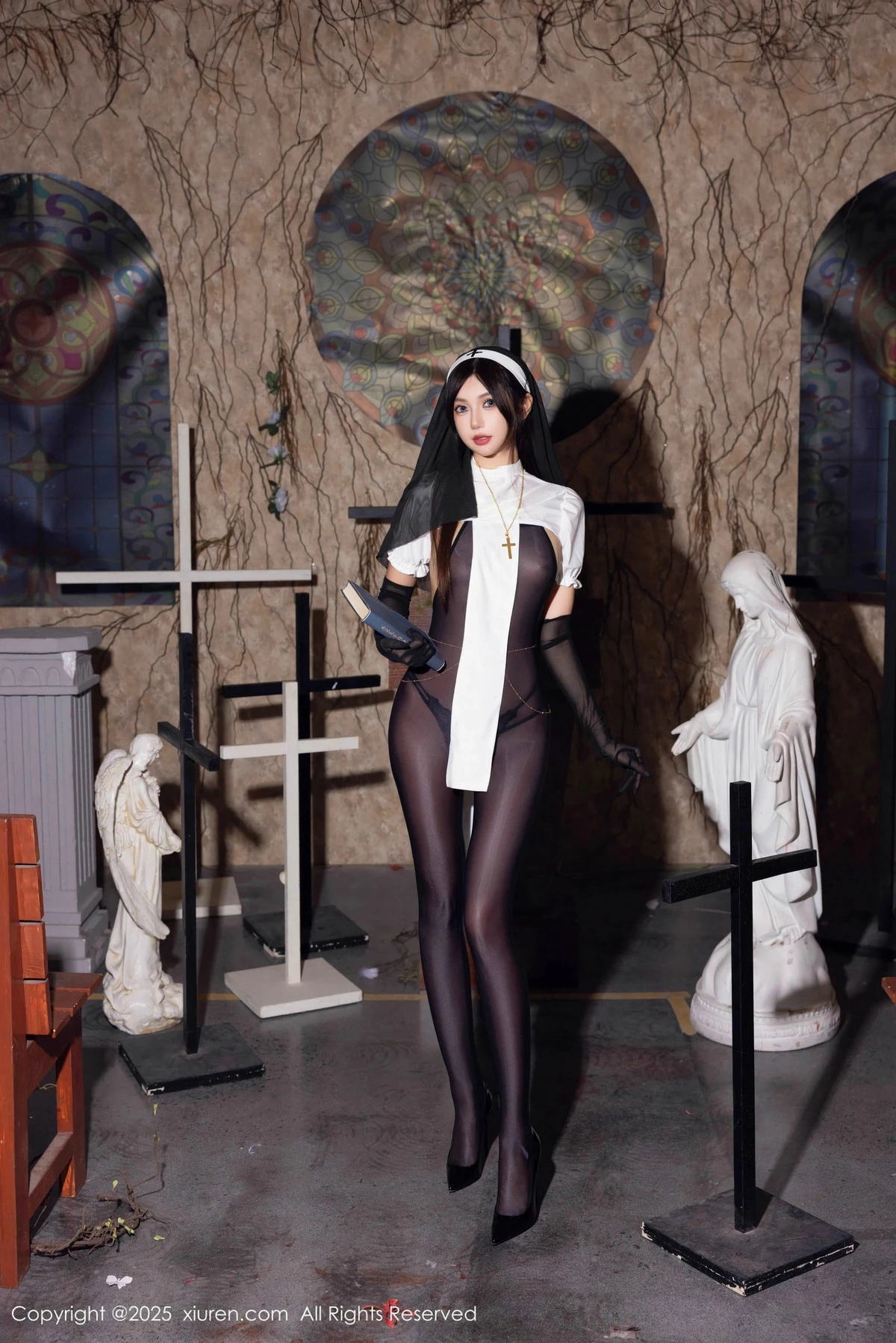 2kmn.vip_[XiuRen秀人网]No.9774_女神绮里嘉ula性感修女服饰配超薄连体黑丝秀完美身材诱惑写真79P