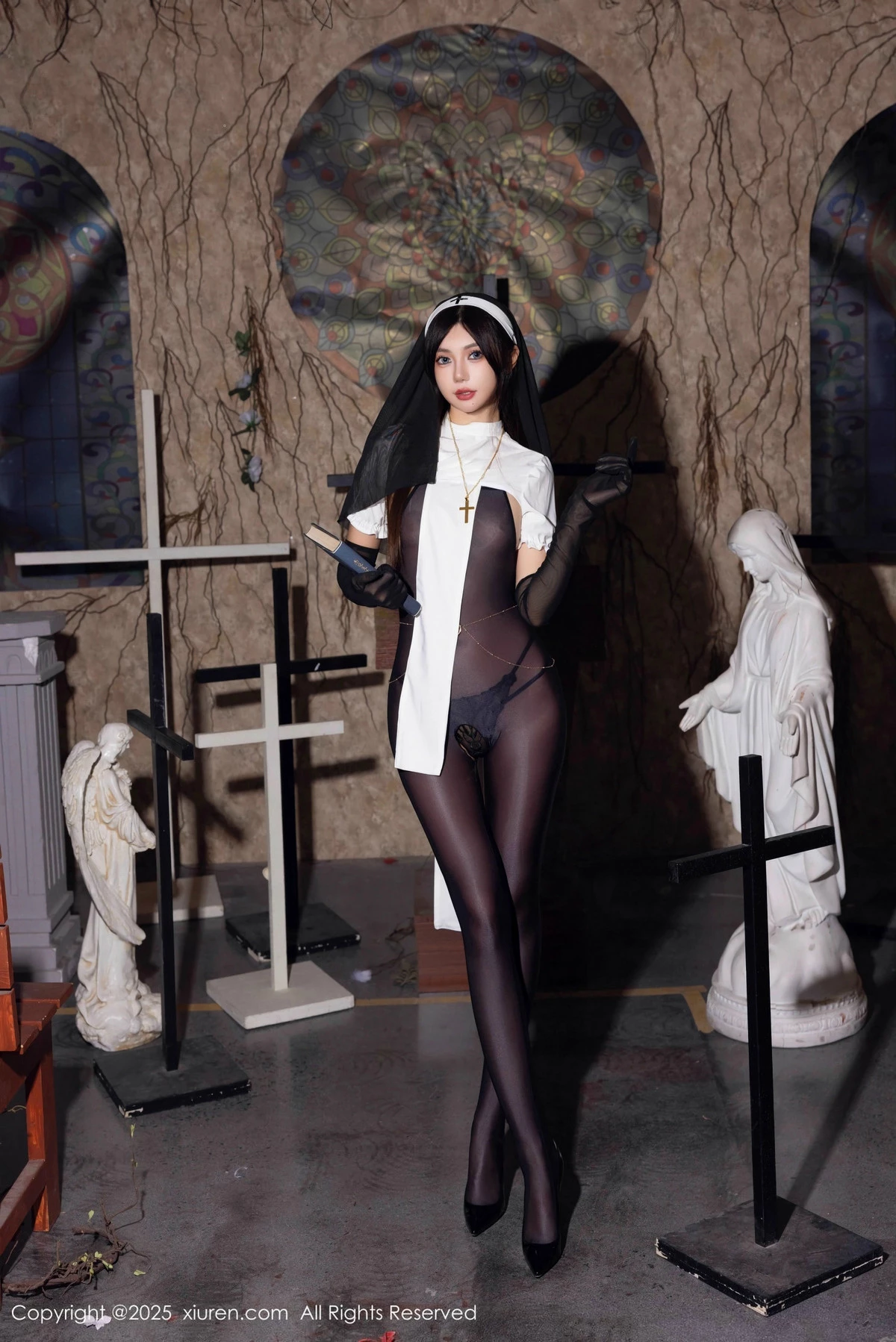 2kmn.vip_[XiuRen秀人网]No.9774_女神绮里嘉ula性感修女服饰配超薄连体黑丝秀完美身材诱惑写真79P