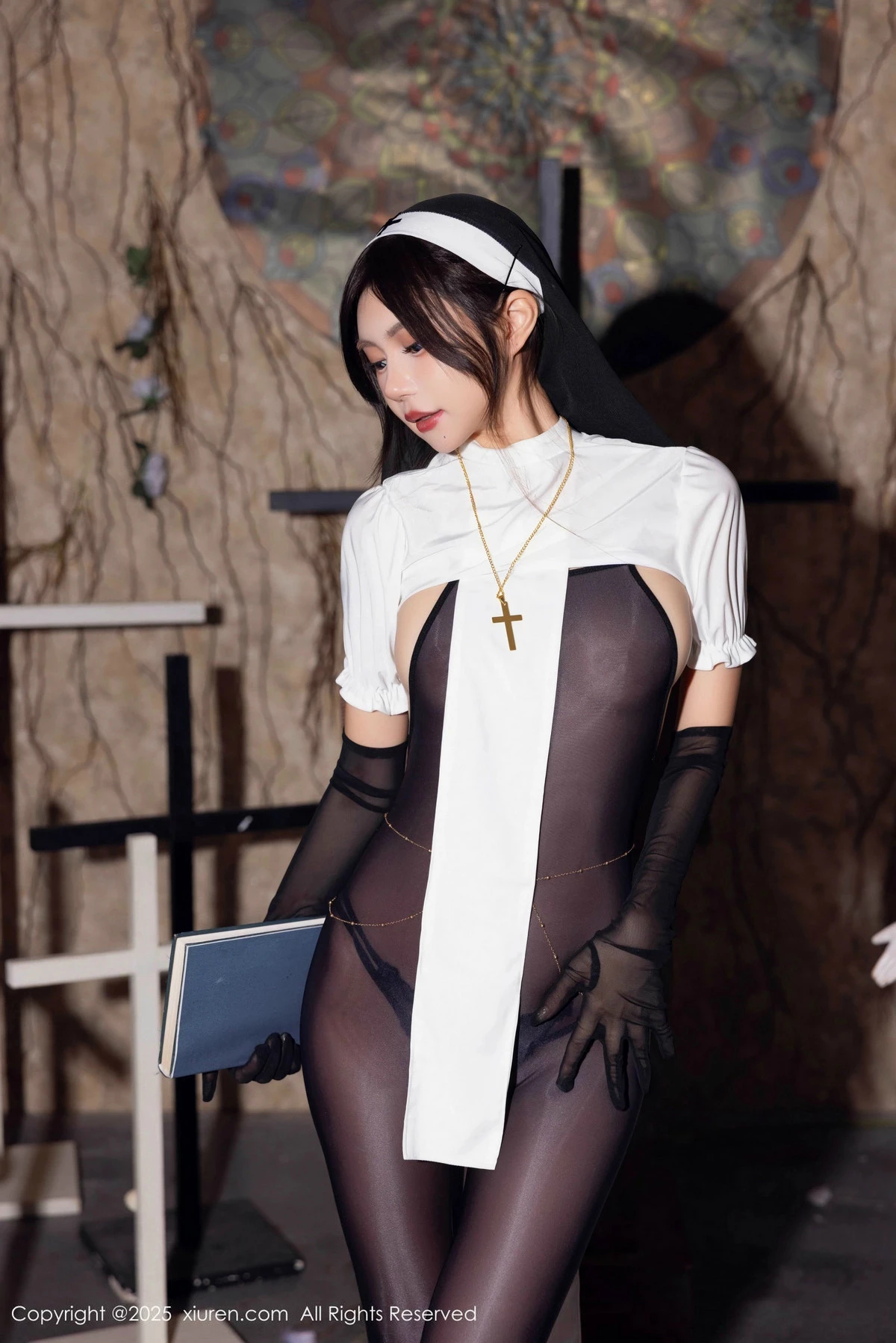 2kmn.vip_[XiuRen秀人网]No.9774_女神绮里嘉ula性感修女服饰配超薄连体黑丝秀完美身材诱惑写真79P