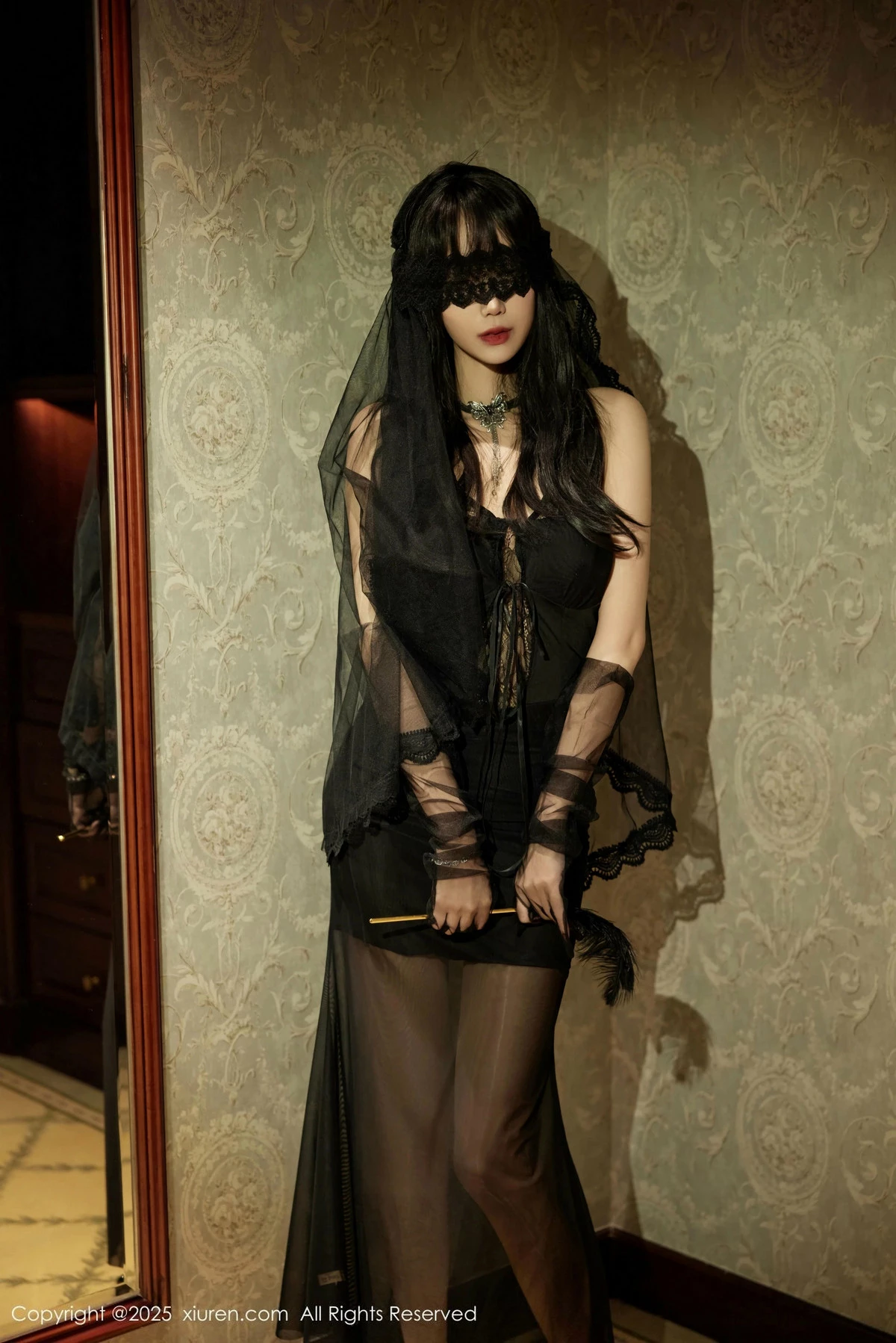 2kmn.vip_[XiuRen秀人网]No.9773_模特玥儿玥er性感黑色蕾丝连衣裙配超薄肉丝秀曼妙身材诱惑写真72P