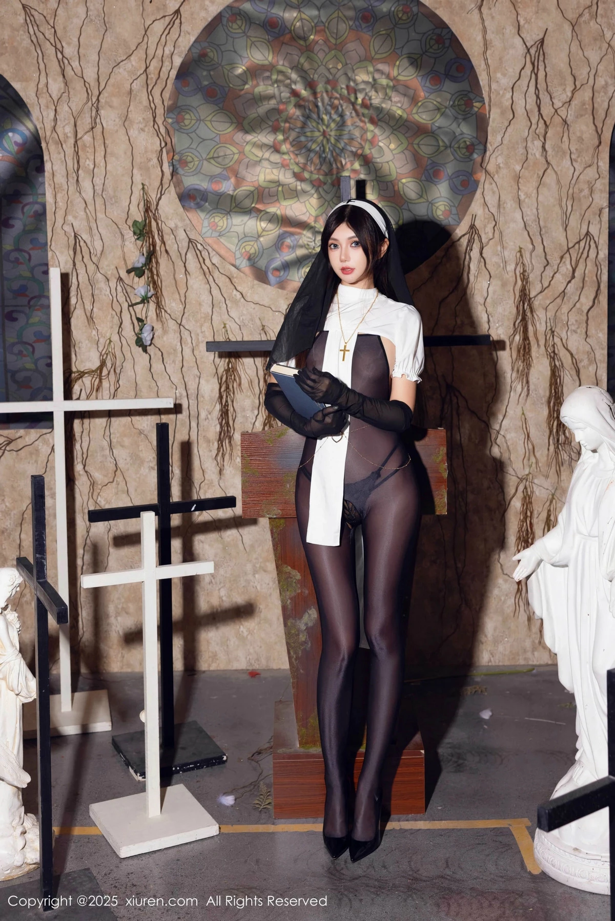 2kmn.vip_[XiuRen秀人网]No.9774_女神绮里嘉ula性感修女服饰配超薄连体黑丝秀完美身材诱惑写真79P