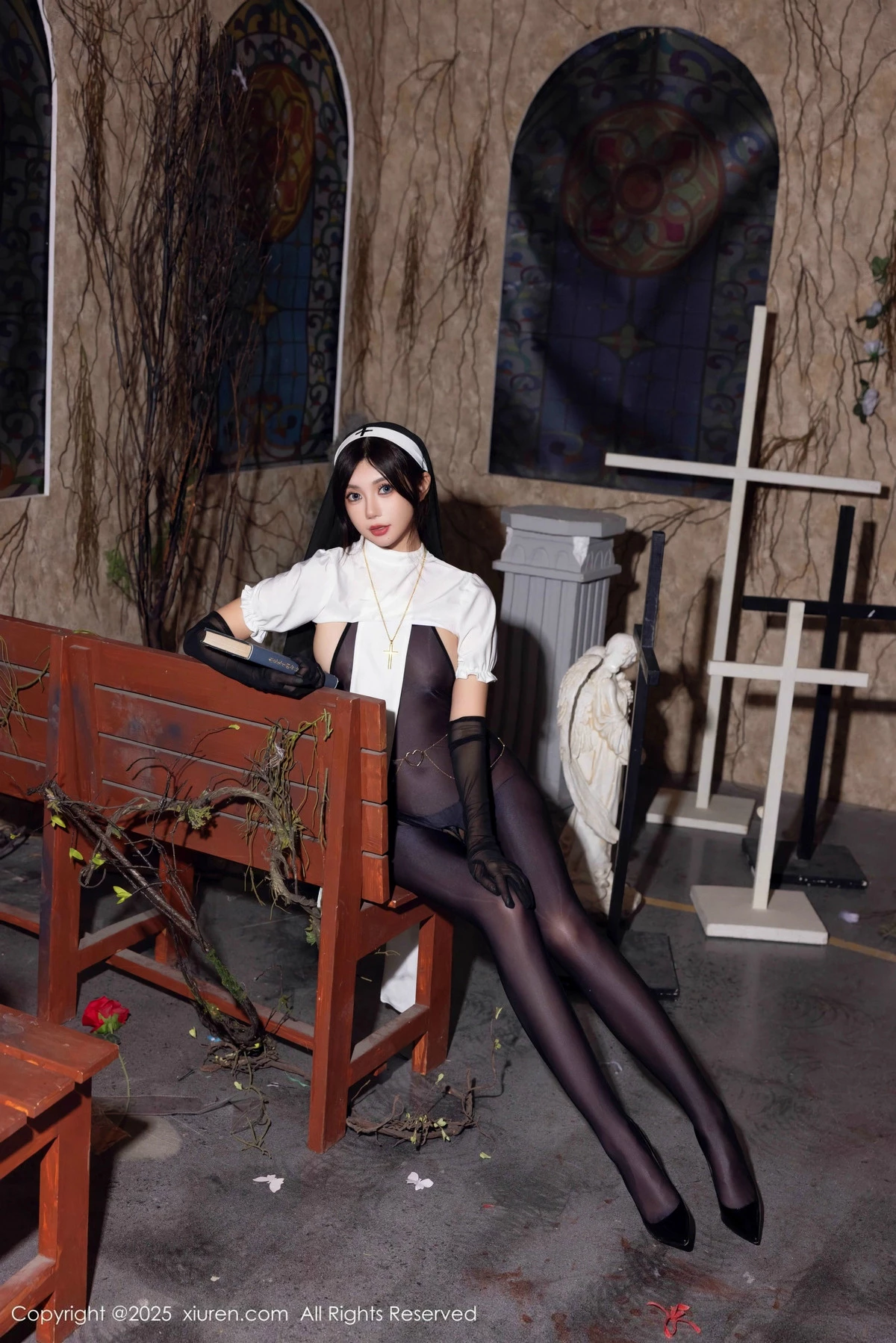 2kmn.vip_[XiuRen秀人网]No.9774_女神绮里嘉ula性感修女服饰配超薄连体黑丝秀完美身材诱惑写真79P