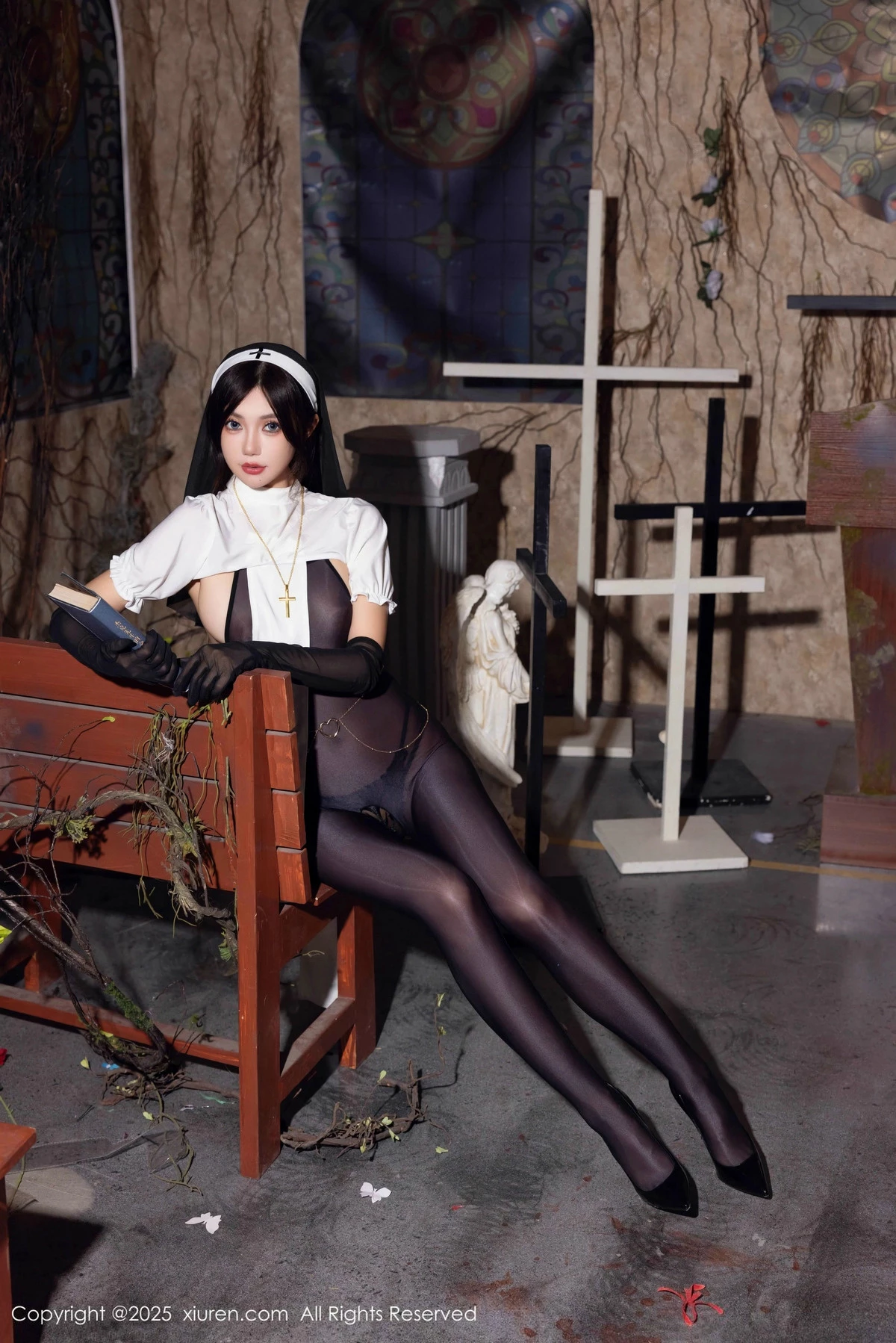 2kmn.vip_[XiuRen秀人网]No.9774_女神绮里嘉ula性感修女服饰配超薄连体黑丝秀完美身材诱惑写真79P