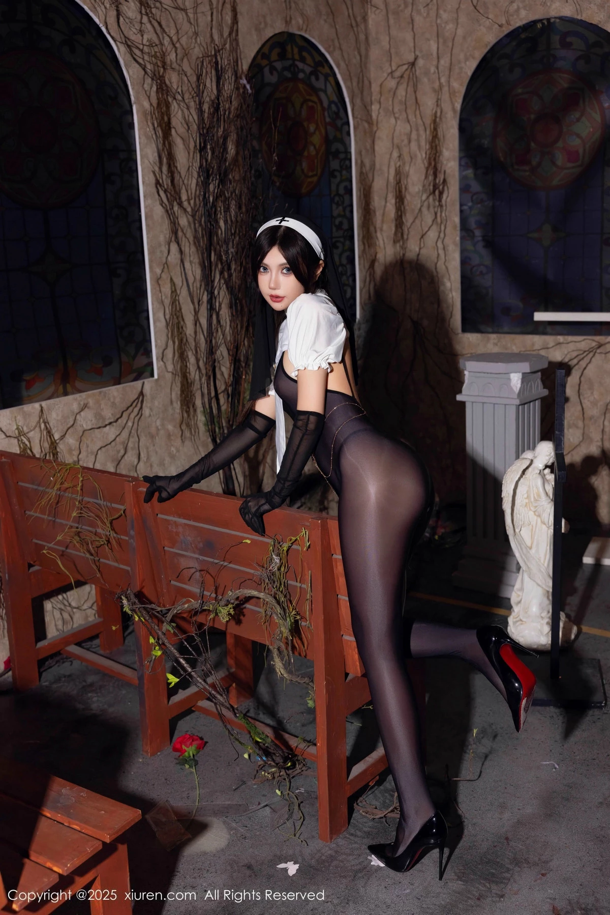 2kmn.vip_[XiuRen秀人网]No.9774_女神绮里嘉ula性感修女服饰配超薄连体黑丝秀完美身材诱惑写真79P