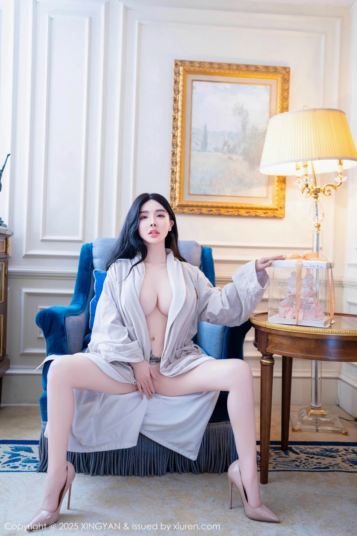 2kmn.vip_[XINGYAN星颜社]VOL.301_模特潘思沁私房性感浅灰色睡袍半脱秀诱人胴体火辣诱惑写真80P