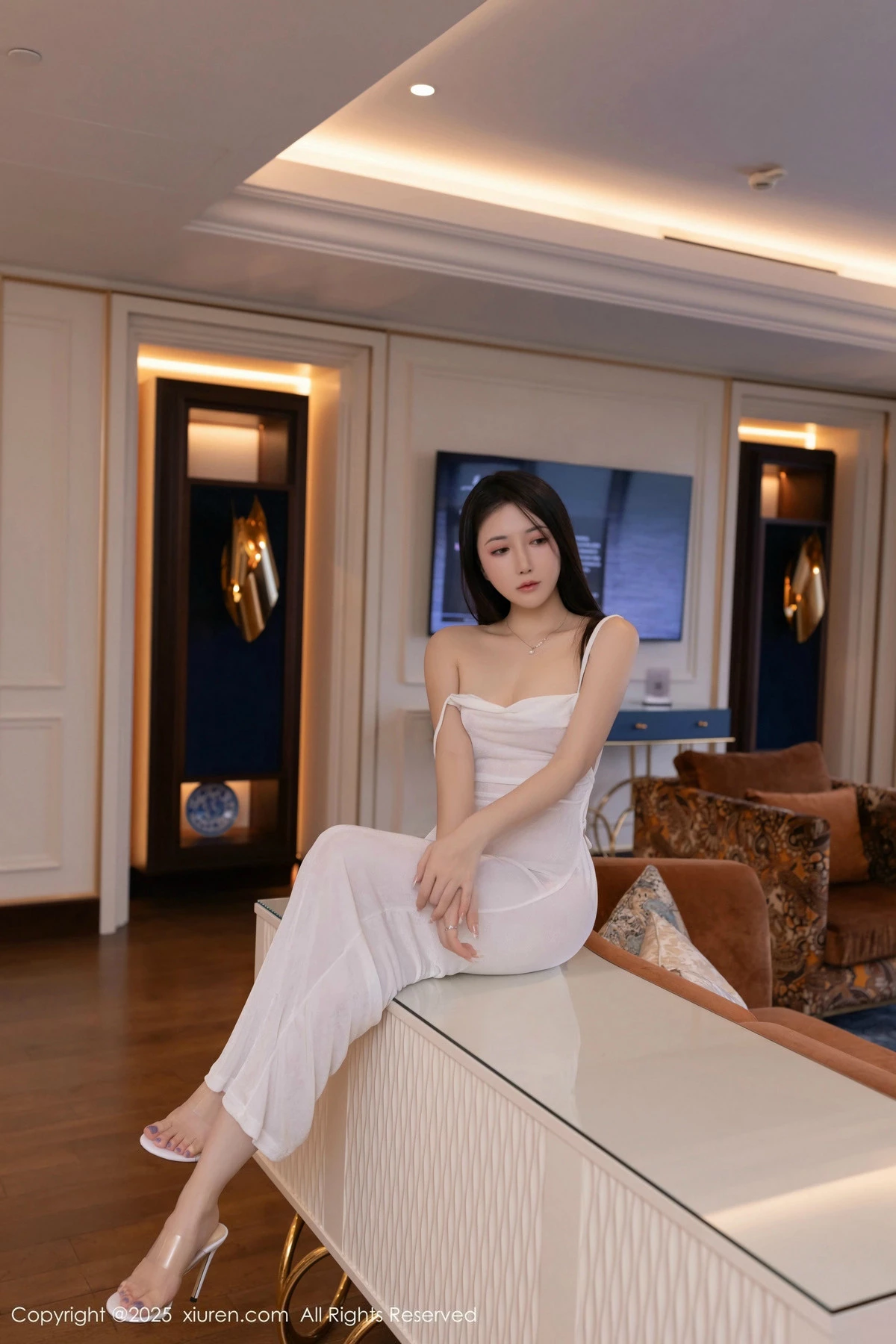 2kmn.vip_[XiuRen秀人网]No.9780_模特鱼子酱Fish私房性感白色透视连衣长裙秀惹火身材诱惑写真80P