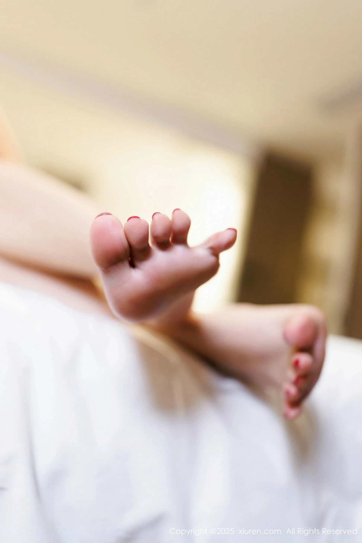 2kmn.vip_[XiuRen秀人网]No.9785_模特小蛮妖Yummy粉色连衣短裙配超薄肉丝秀曼妙身姿诱惑写真81P