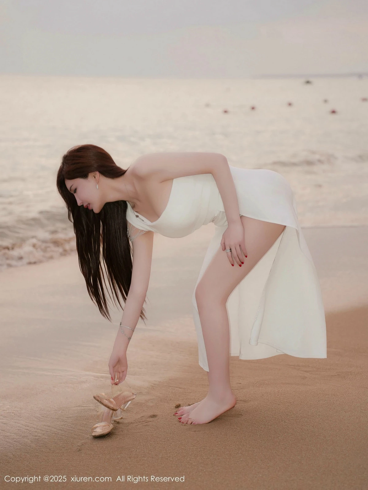 2kmn.vip_[XiuRen秀人网]No.9782_女神Carol周妍希浴室场景白色礼服配超薄肉丝秀丰满身材诱惑写真47P