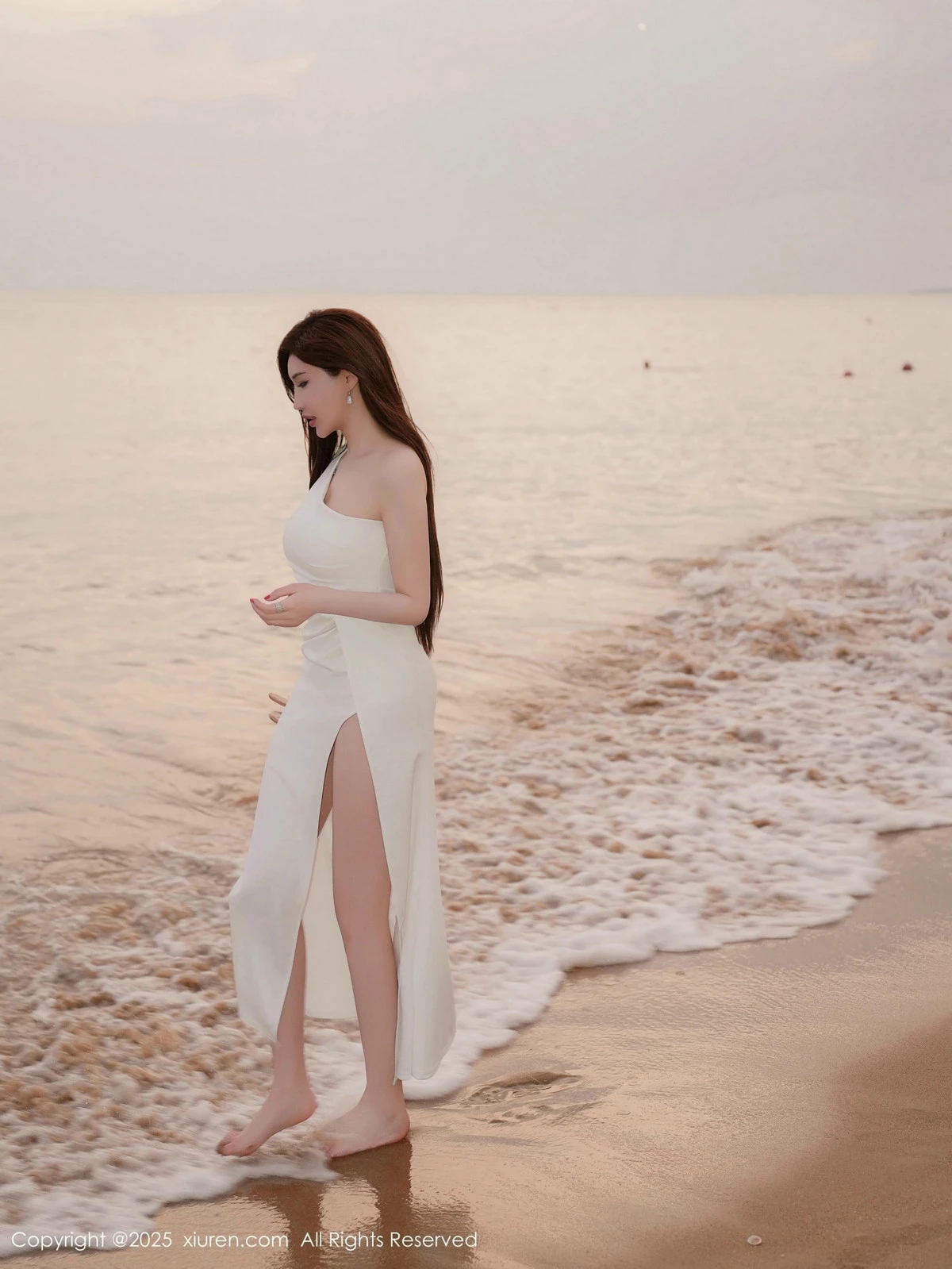 2kmn.vip_[XiuRen秀人网]No.9782_女神Carol周妍希浴室场景白色礼服配超薄肉丝秀丰满身材诱惑写真47P