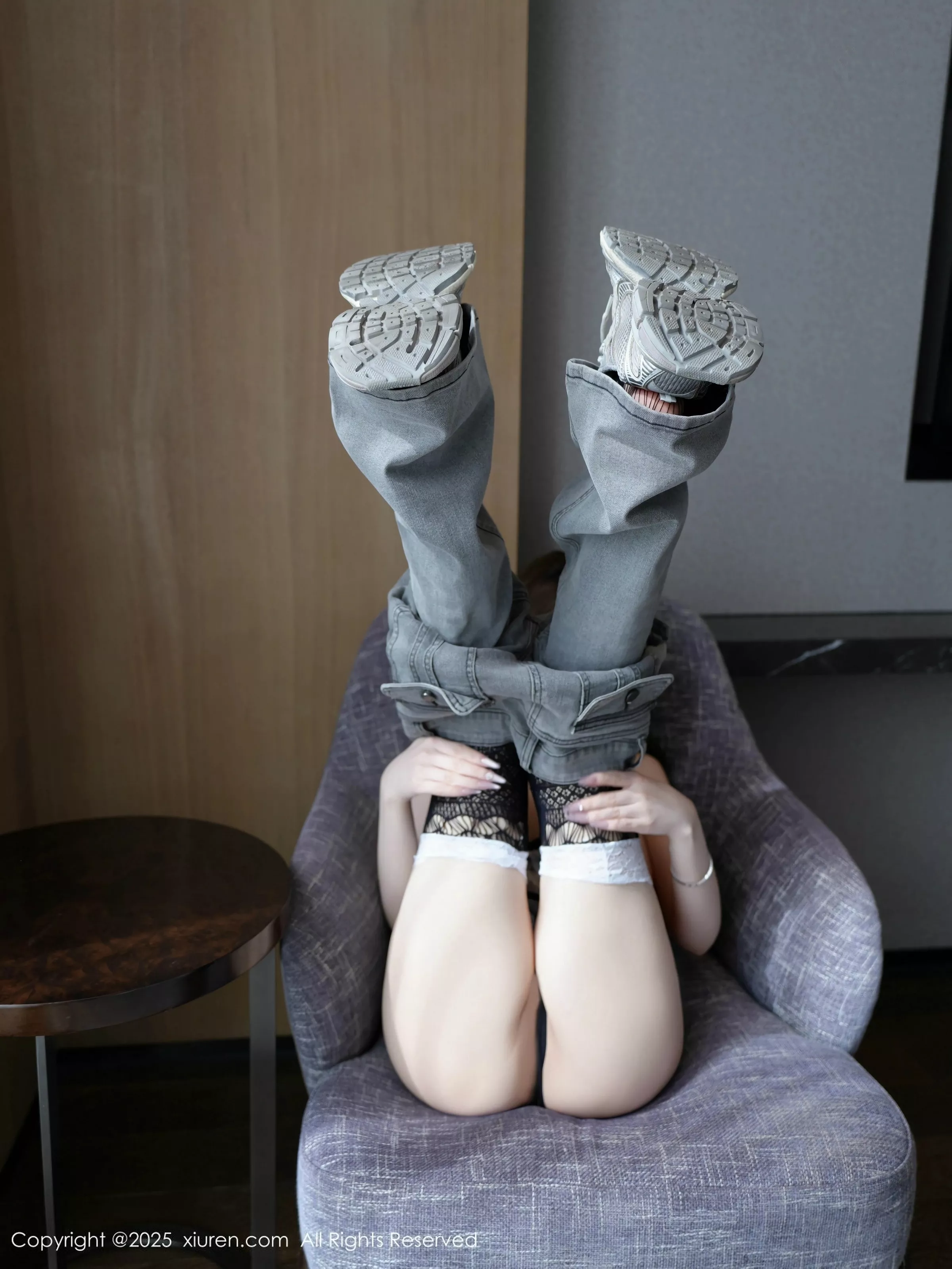 2kmn.vip_[XiuRen秀人网]No.10227_模特甜妮性感白T配牛仔长裤露黑色情趣内衣秀丰腴身材诱惑写真68P