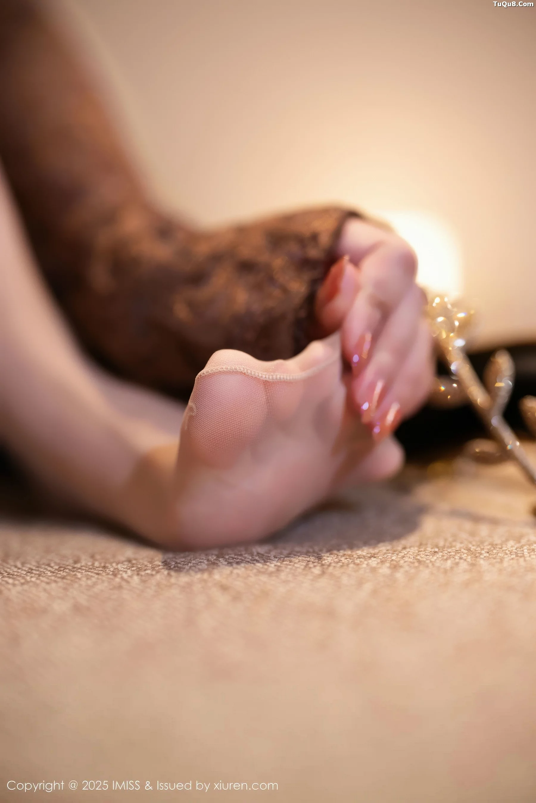 2kmn.vip_[IMISS爱蜜社]Vol.802_女神许诺Sabrina性感浅色连衣短裙露黑色内衣秀完美身材诱惑写真75P