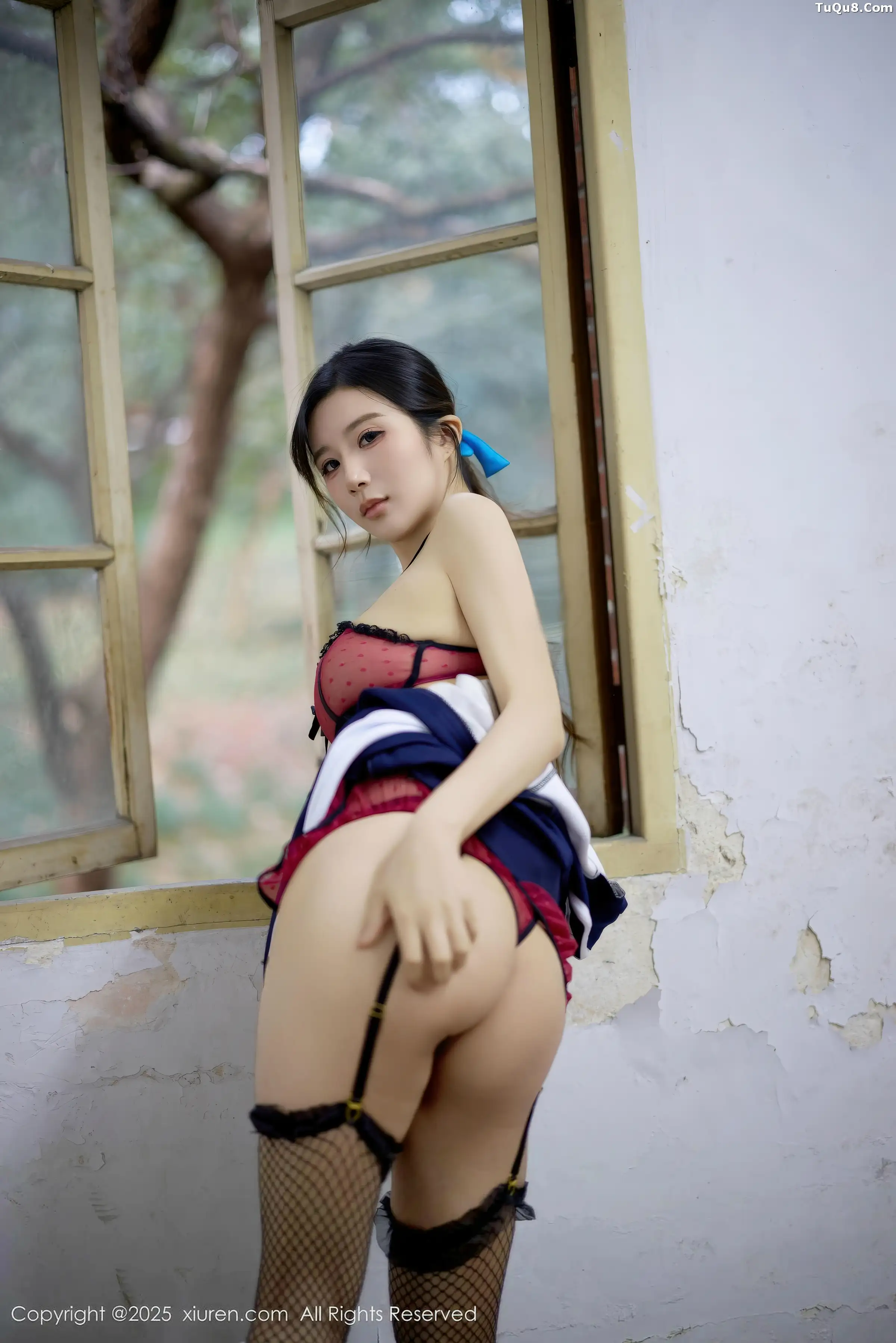 2kmn.vip_[XiuRen秀人网]No.11103_模特小肉肉咪性感学生装露红色内衣配黑丝网袜秀凹凸身材写真72P