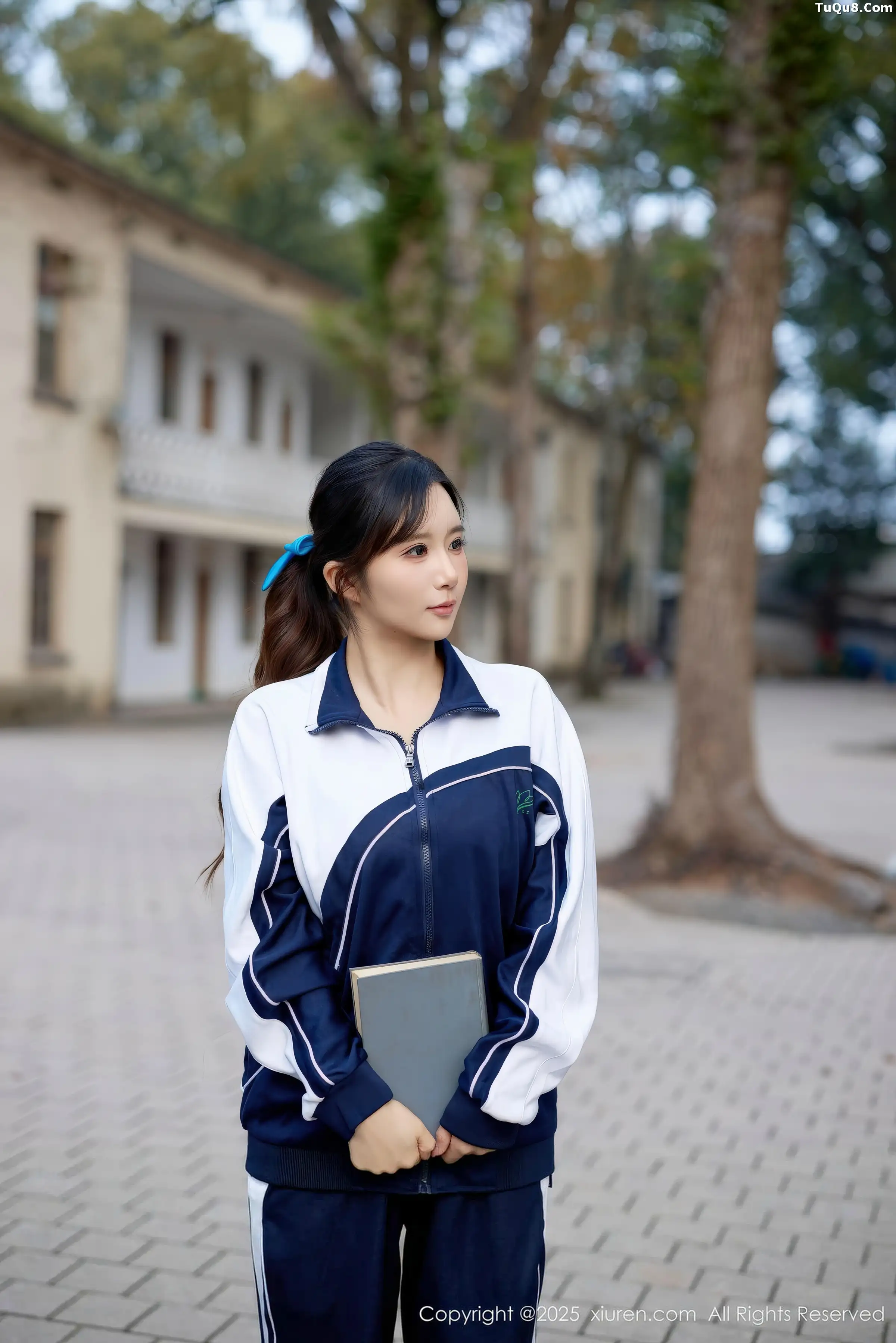 2kmn.vip_[XiuRen秀人网]No.11103_模特小肉肉咪性感学生装露红色内衣配黑丝网袜秀凹凸身材写真72P