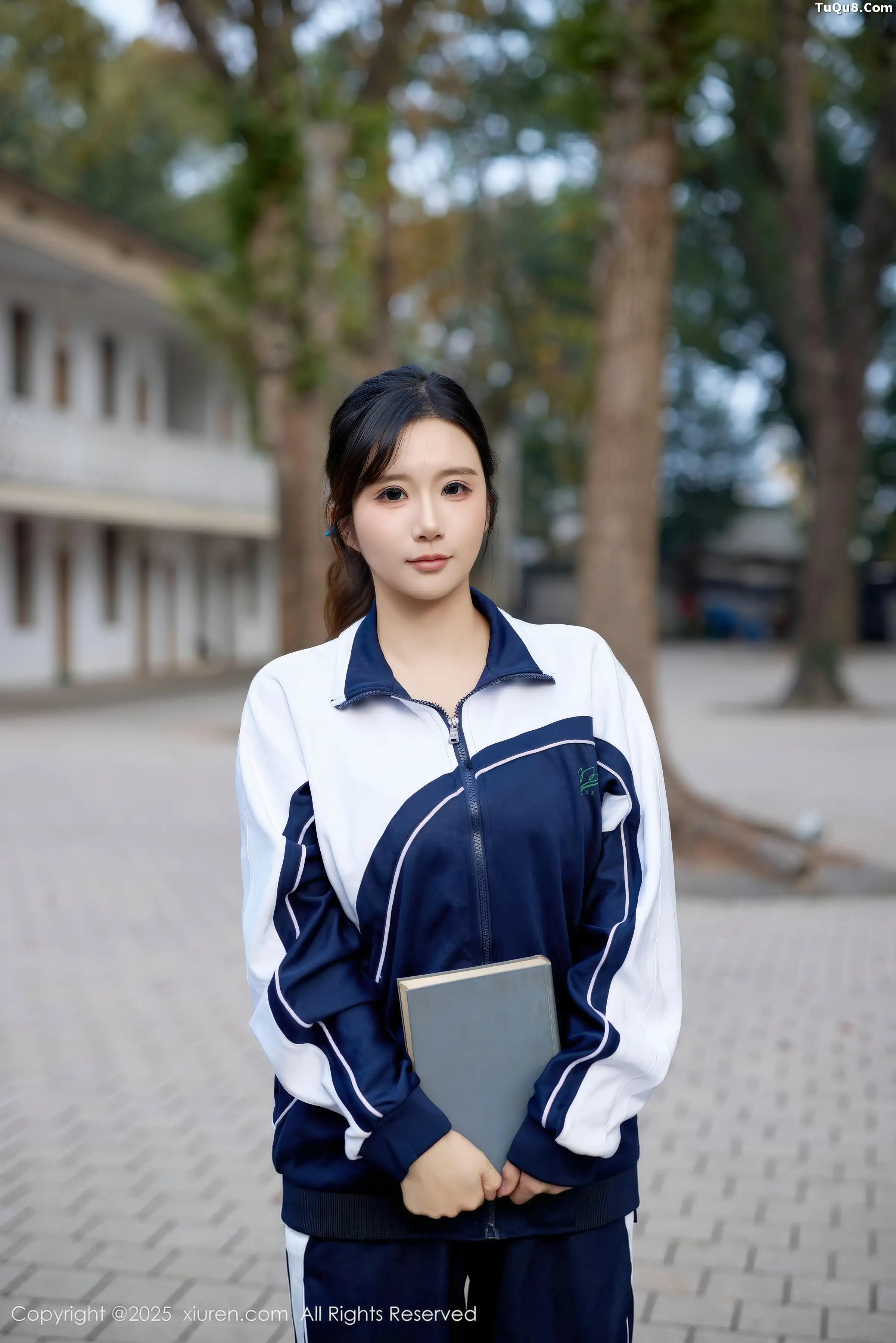 2kmn.vip_[XiuRen秀人网]No.11103_模特小肉肉咪性感学生装露红色内衣配黑丝网袜秀凹凸身材写真72P