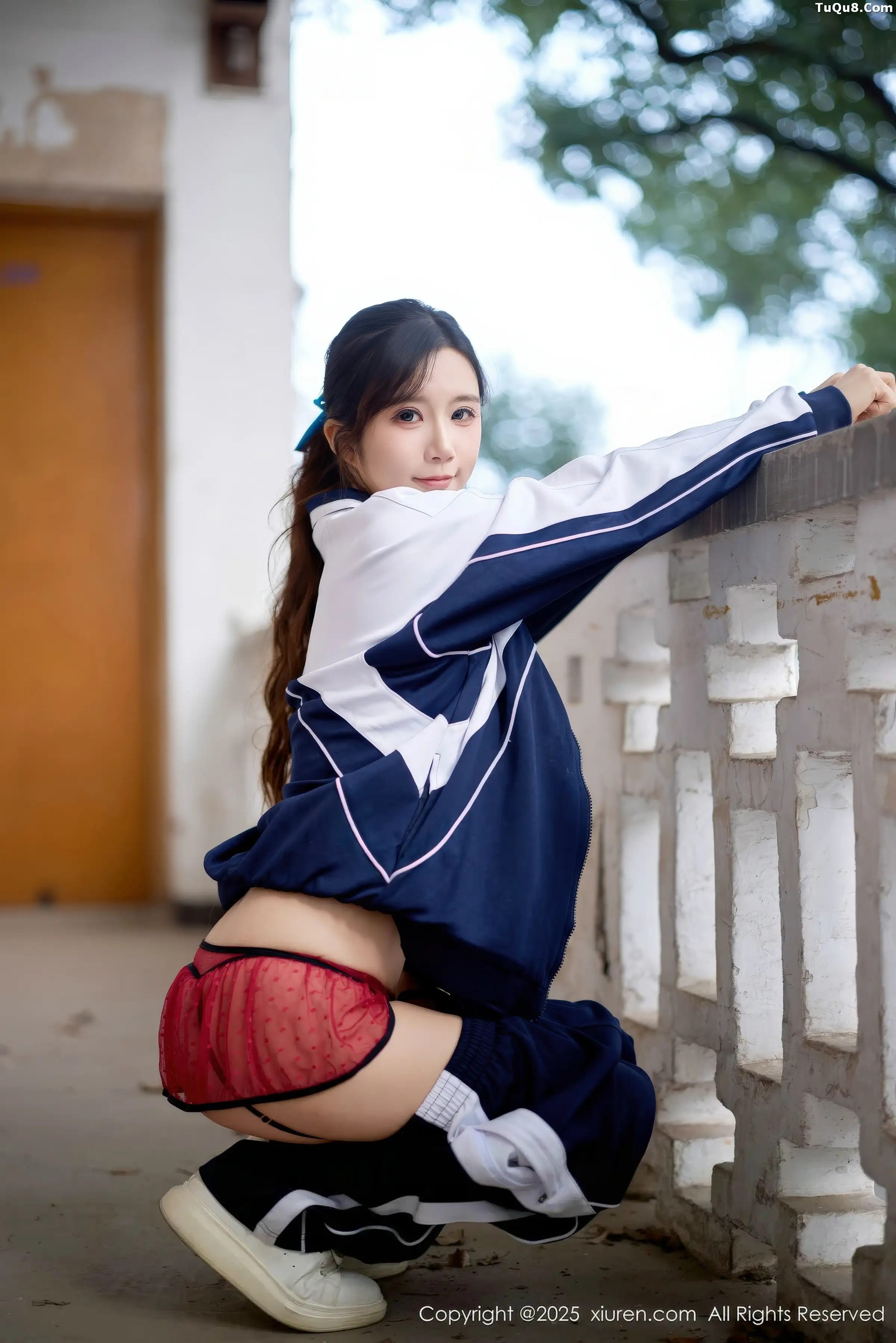 2kmn.vip_[XiuRen秀人网]No.11103_模特小肉肉咪性感学生装露红色内衣配黑丝网袜秀凹凸身材写真72P