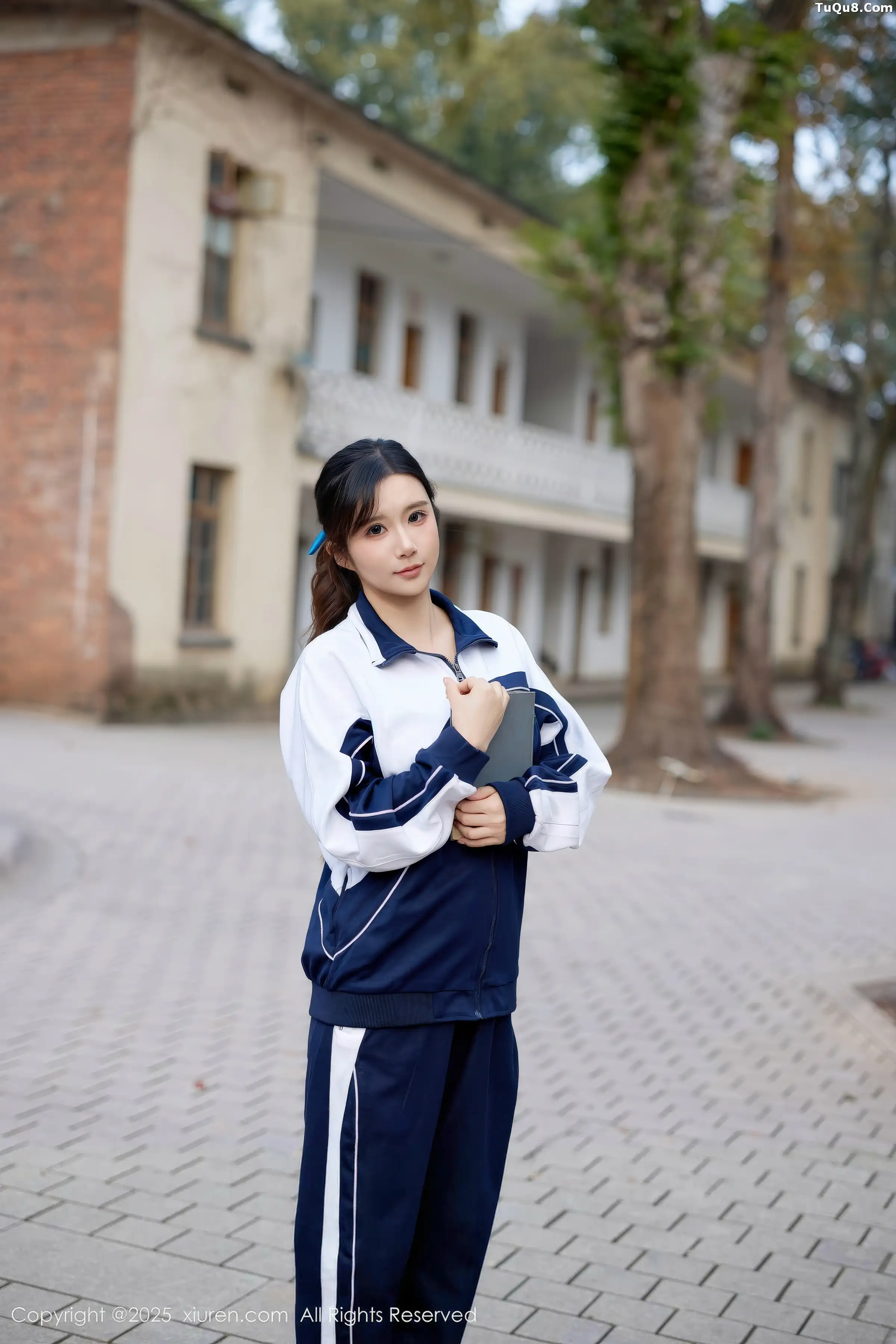 2kmn.vip_[XiuRen秀人网]No.11103_模特小肉肉咪性感学生装露红色内衣配黑丝网袜秀凹凸身材写真72P